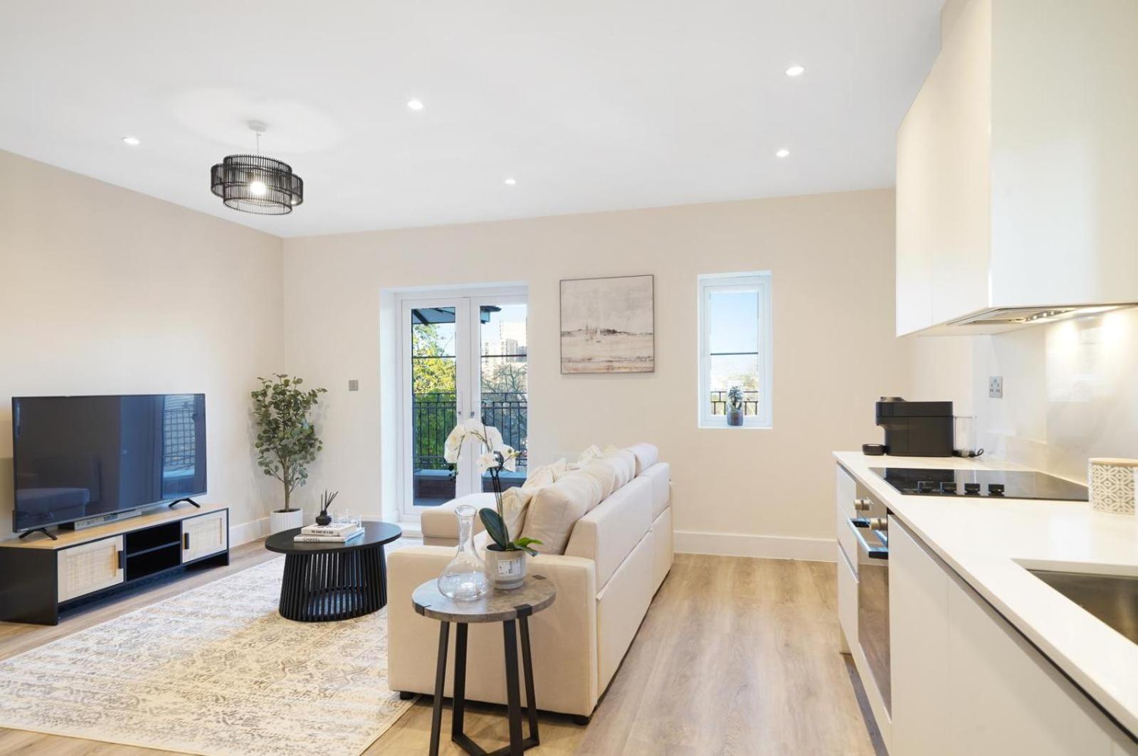 Hububb Beechwood Grove * London