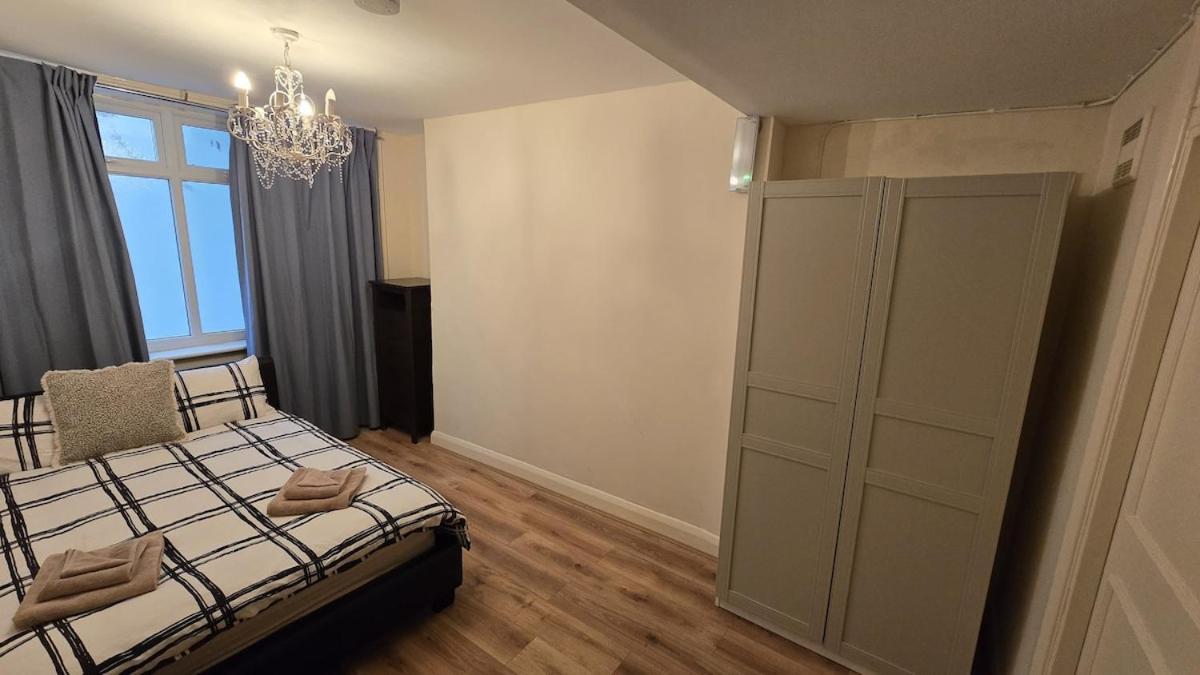 Apartment Timeless Hyde Park Maisonette, 3br, 2ba And Lounge *