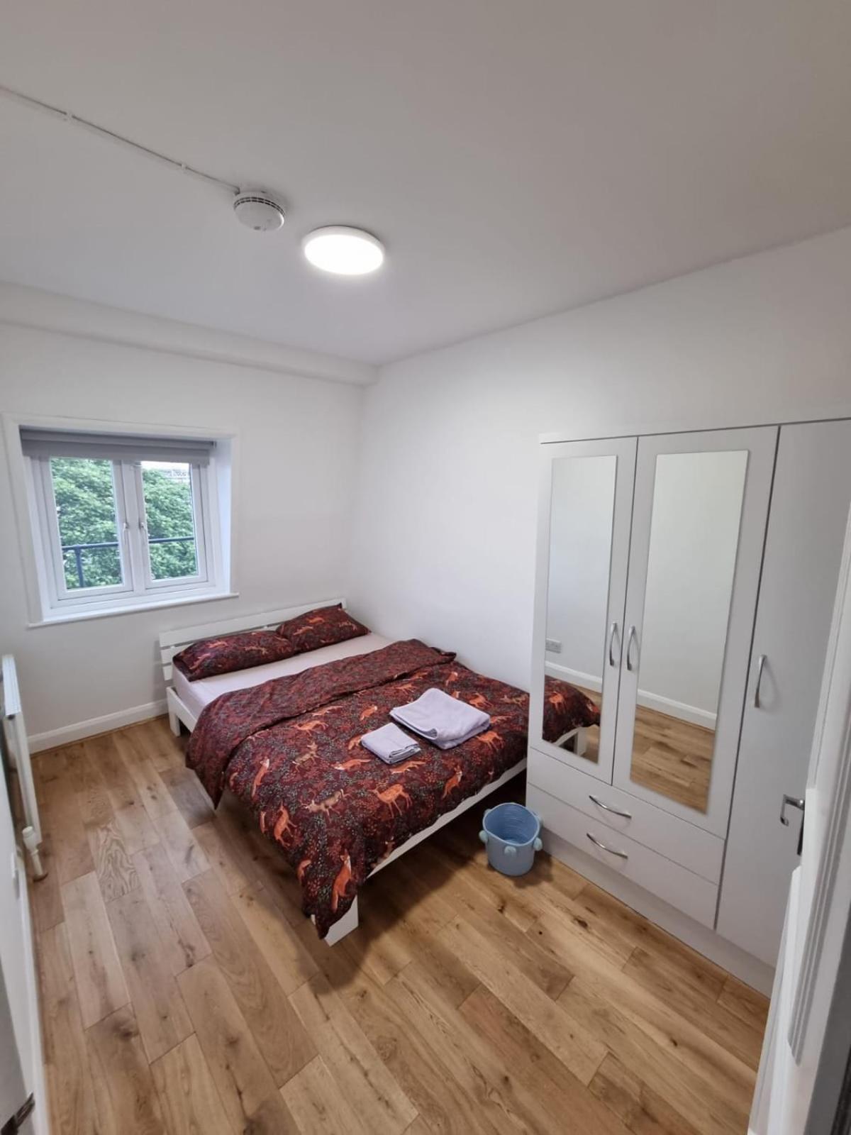 Boutique Contemporary Hyde Park Flat * London