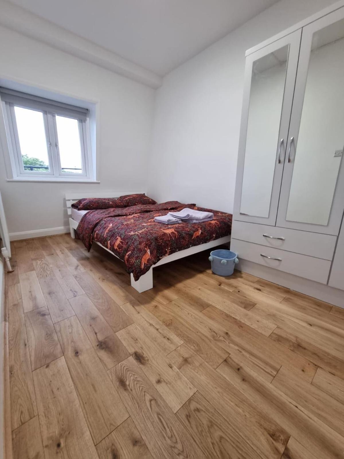 Boutique Contemporary Hyde Park Flat * London