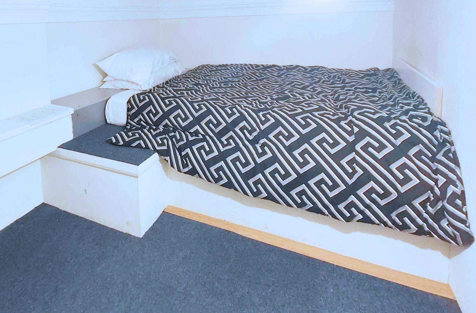 Guest house R1 Mezzanine Double Bed Balcony London