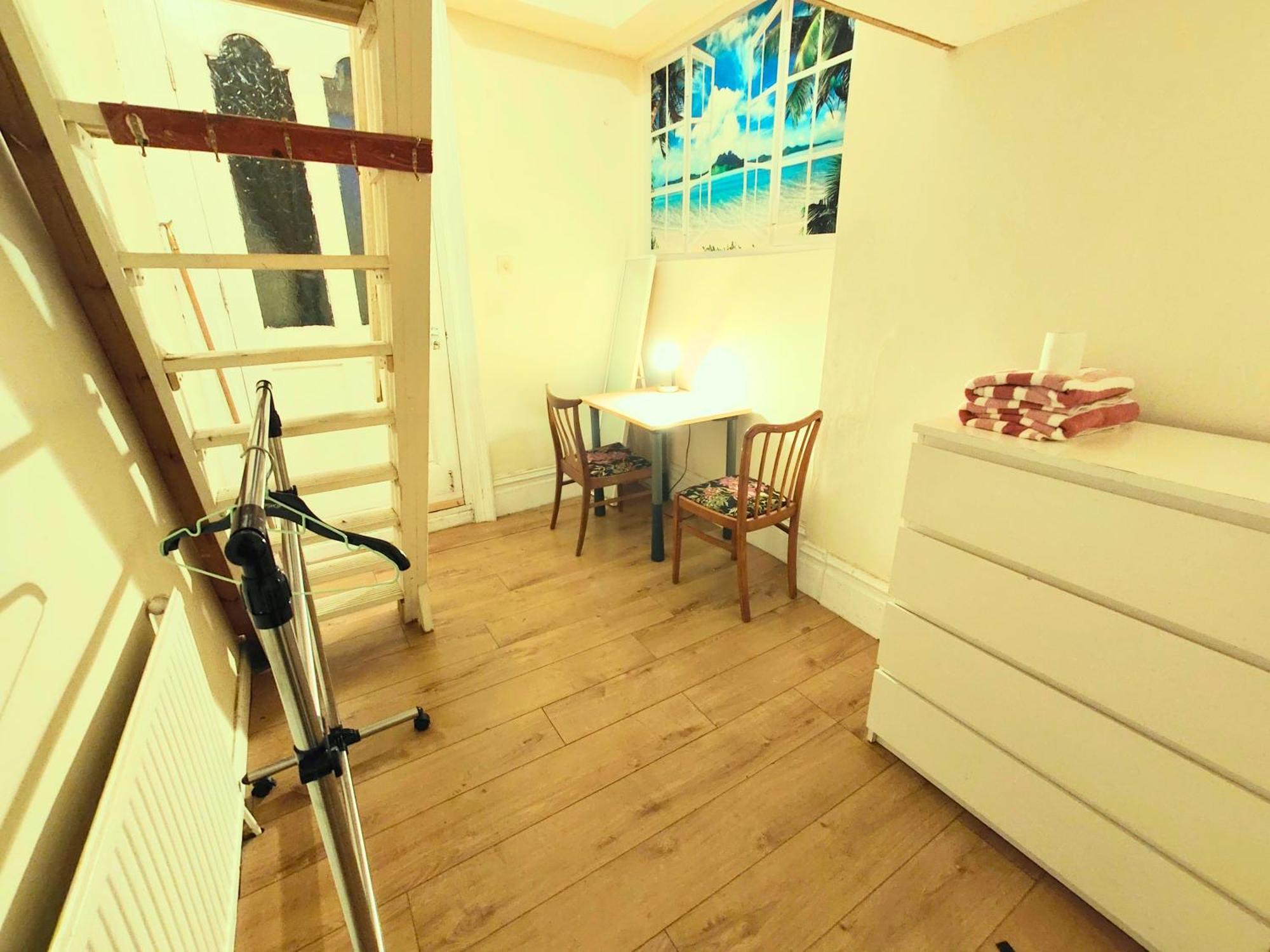 Guest house R1 Mezzanine Double Bed Balcony London