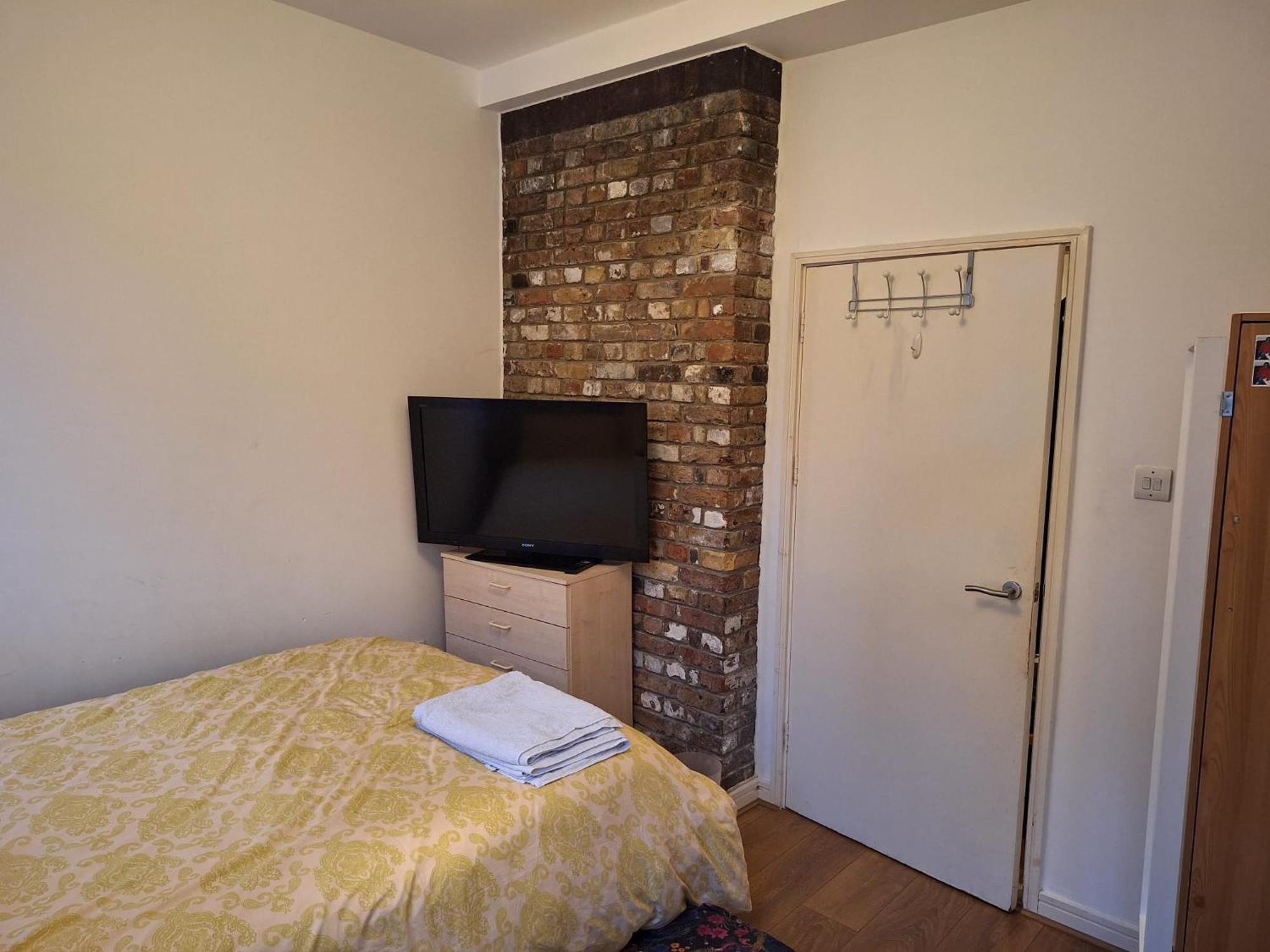 Listed Building Close To River Thames Homestay *