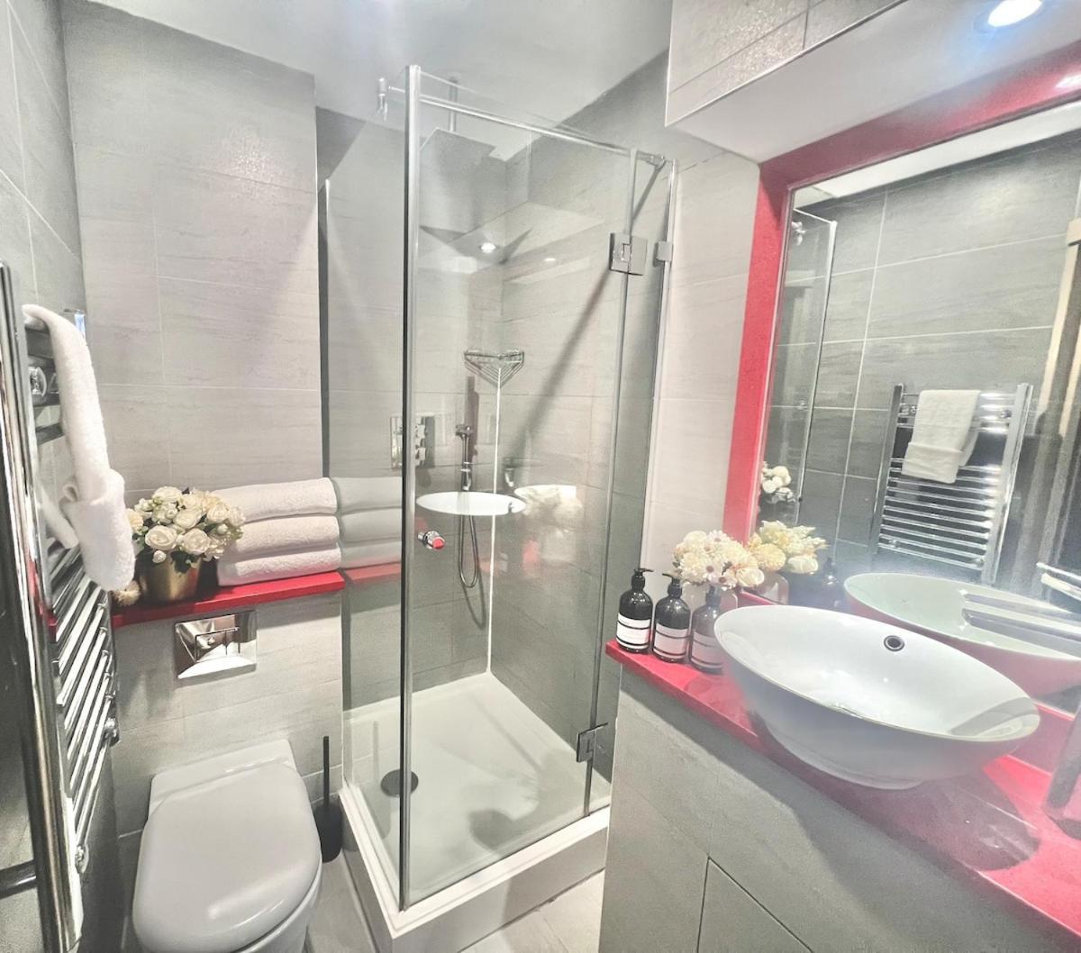 En-suite Twin For 4, 203 Apartment