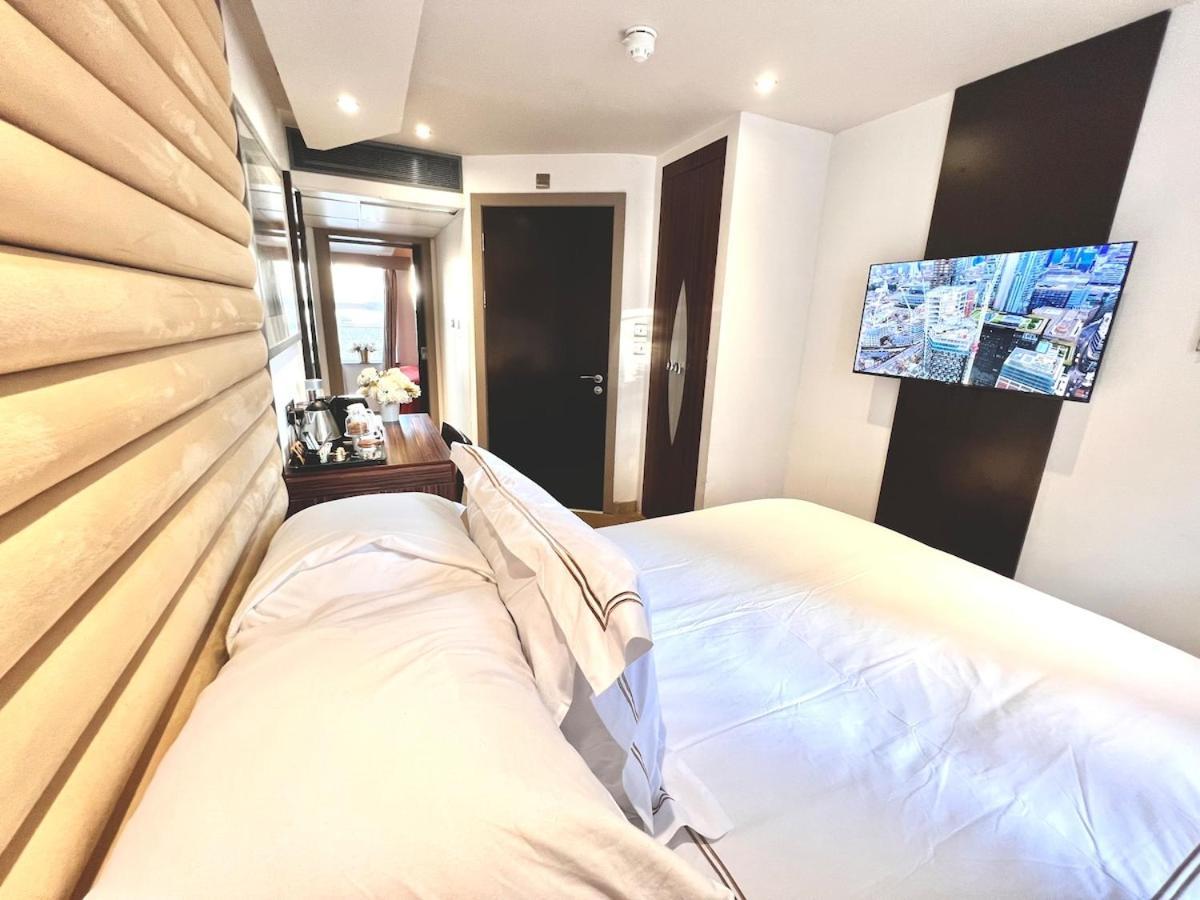 En-suite Twin For 4, 203 Apartment London