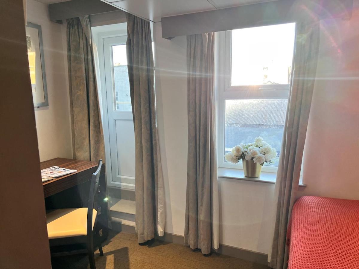 En-suite Twin For 4, 203 *