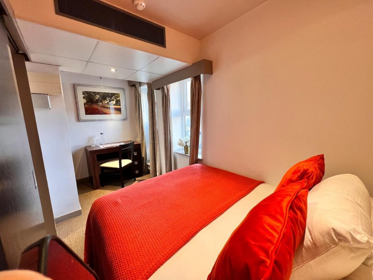 En-suite Twin For 4, 203 London