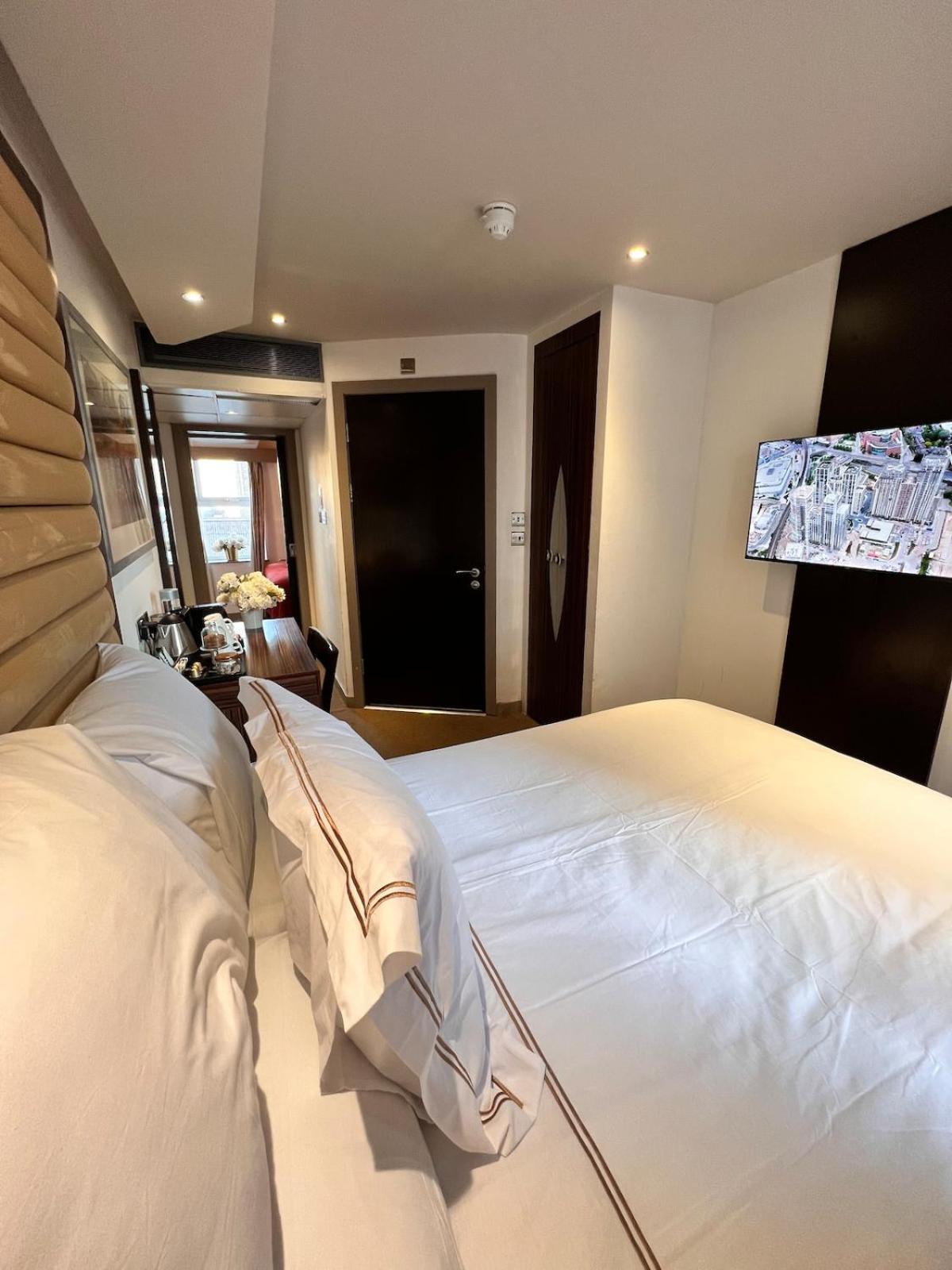 En-suite Twin For 4, 203 Apartment
