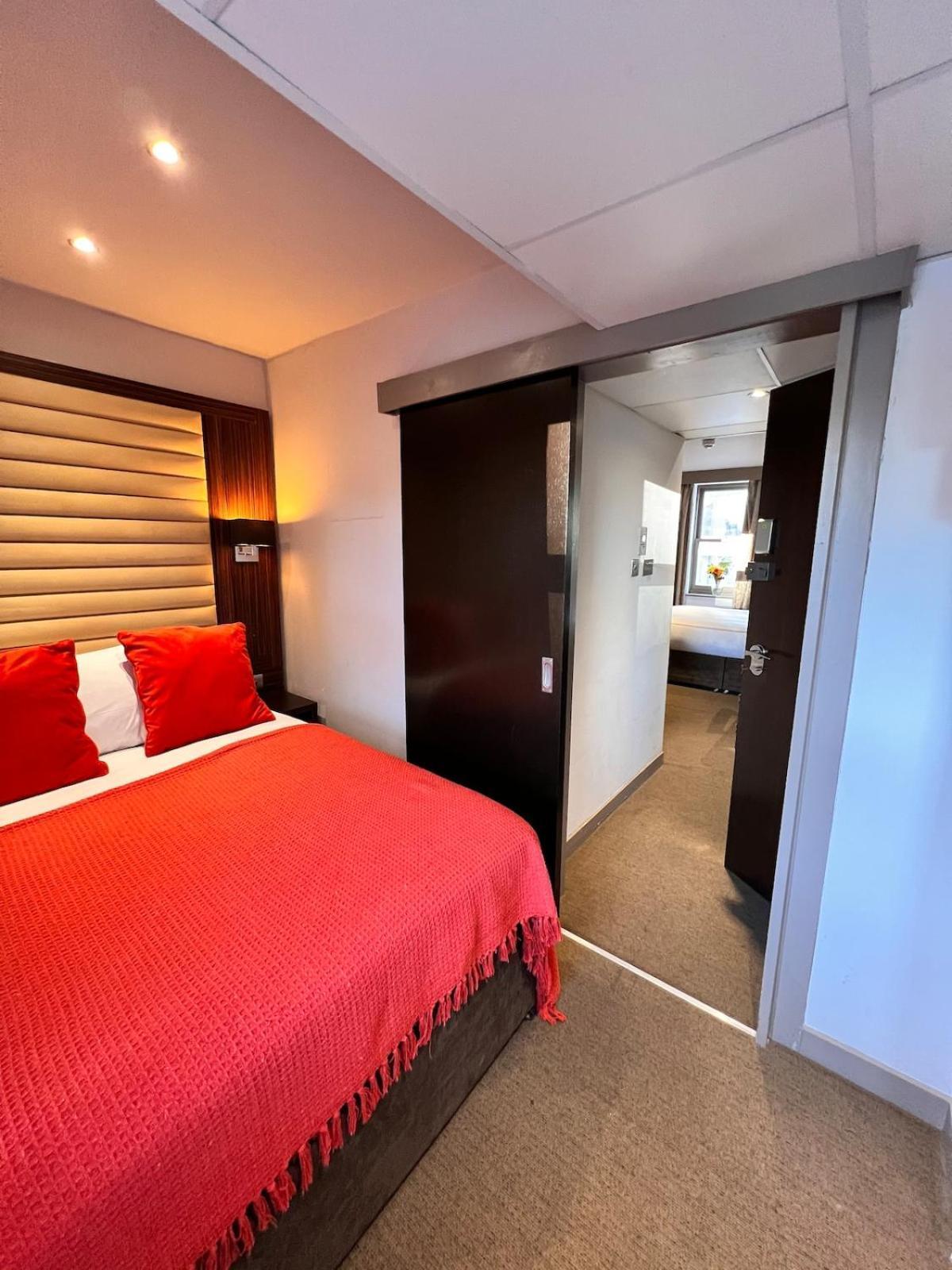 Apartment En-suite Twin For 4, 203