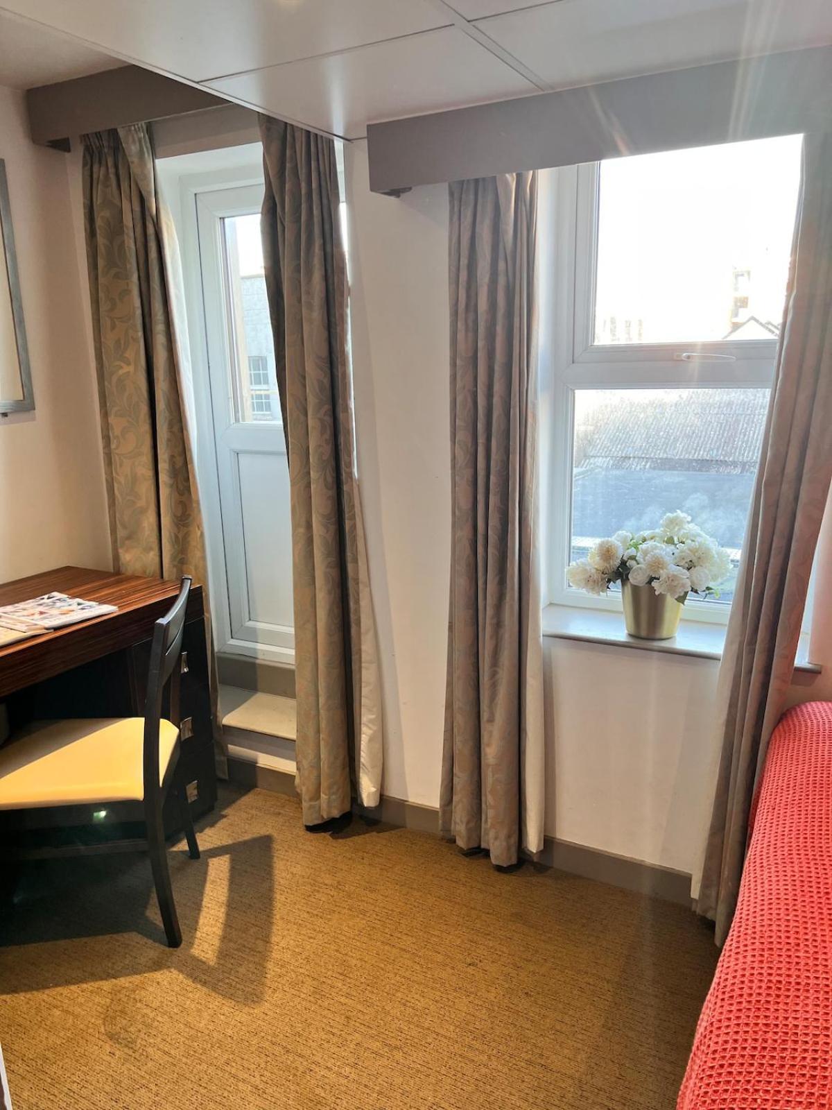 En-suite Twin For 4, 203 Apartment London