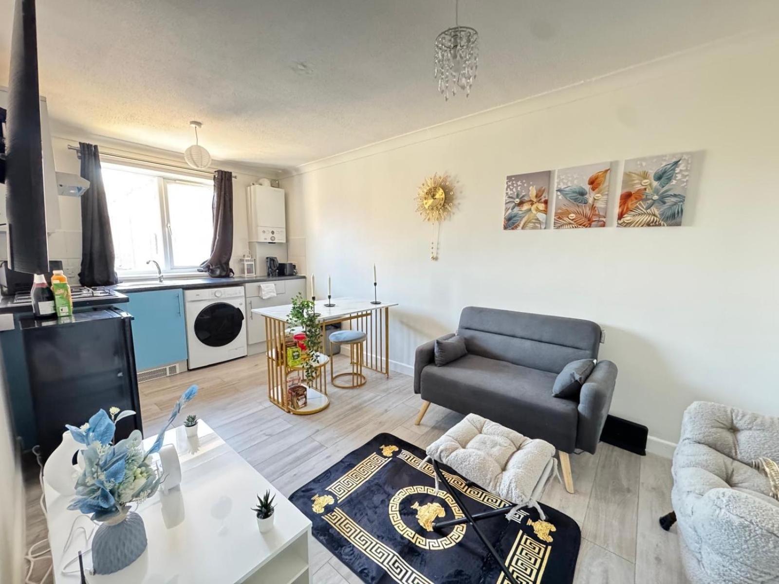 Apartment Charming Retreat London