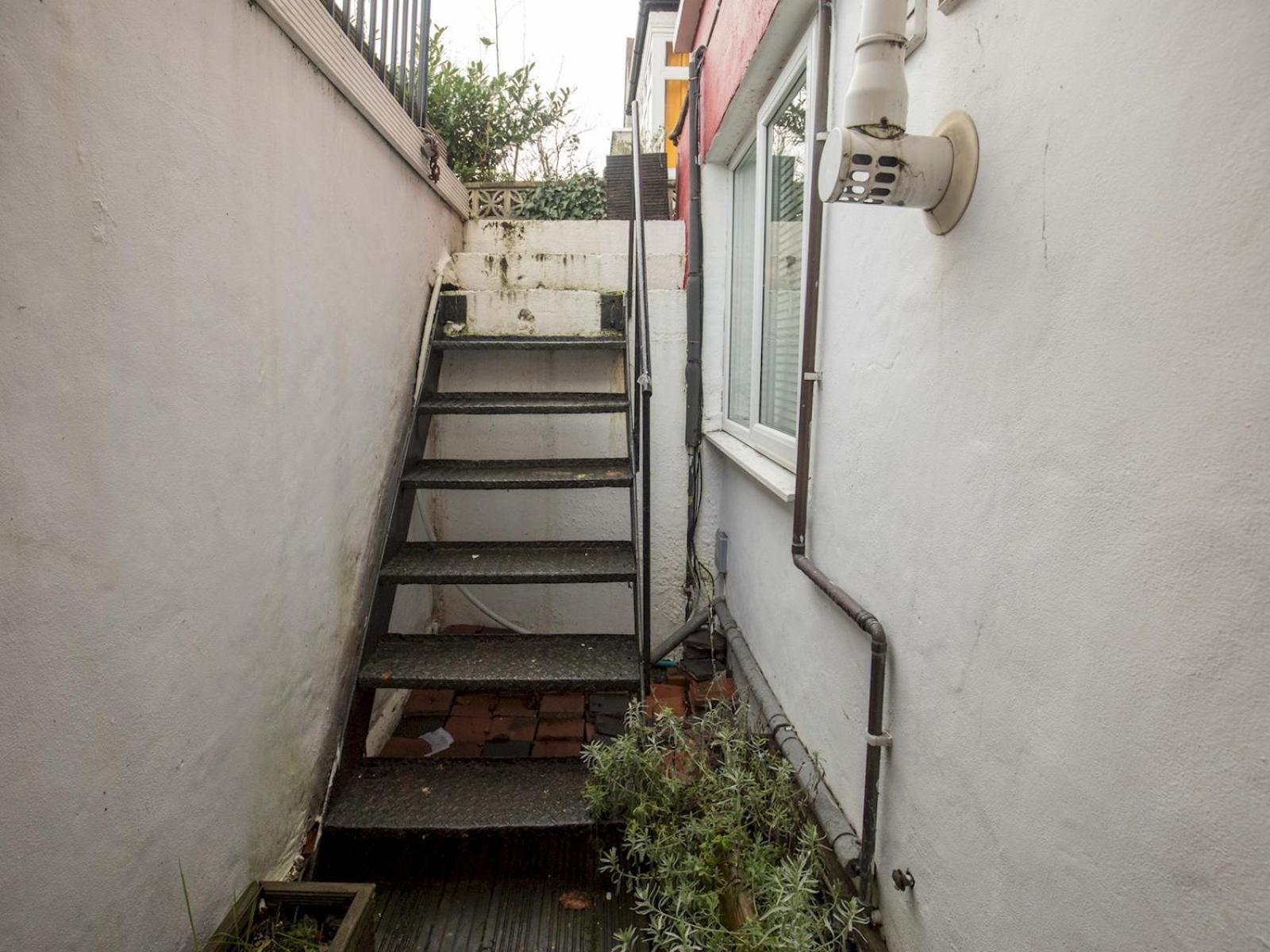 Pass The Keys Stylish Flat - 20 Mins From * London