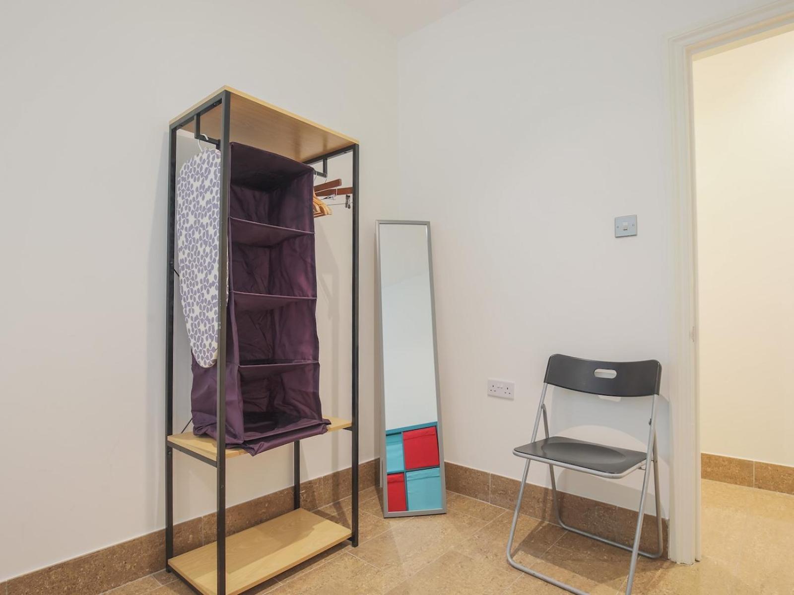 Pass The Keys Stylish Flat - 20 Mins From London