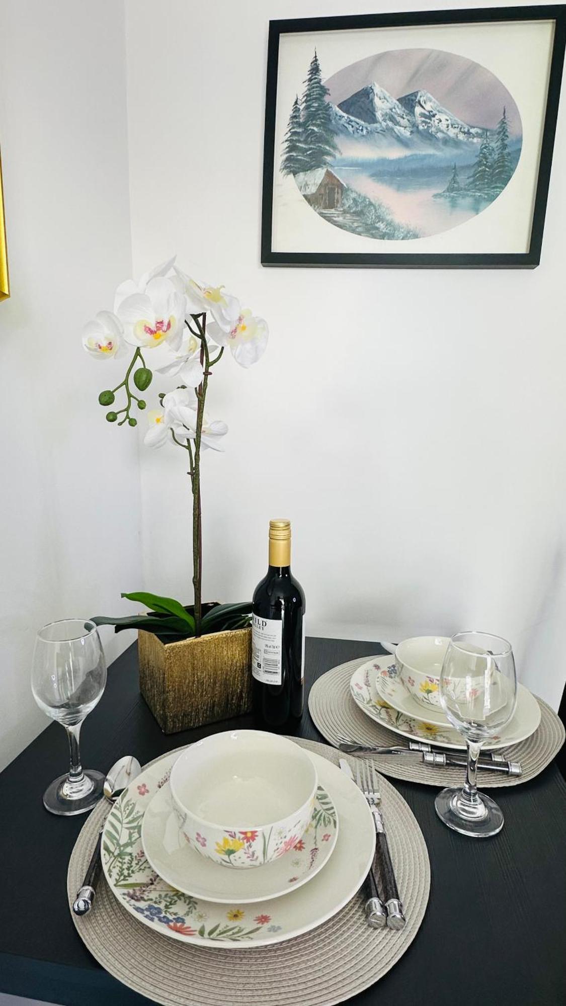 Cosy And Comfy Deluxe Entire Apartment London