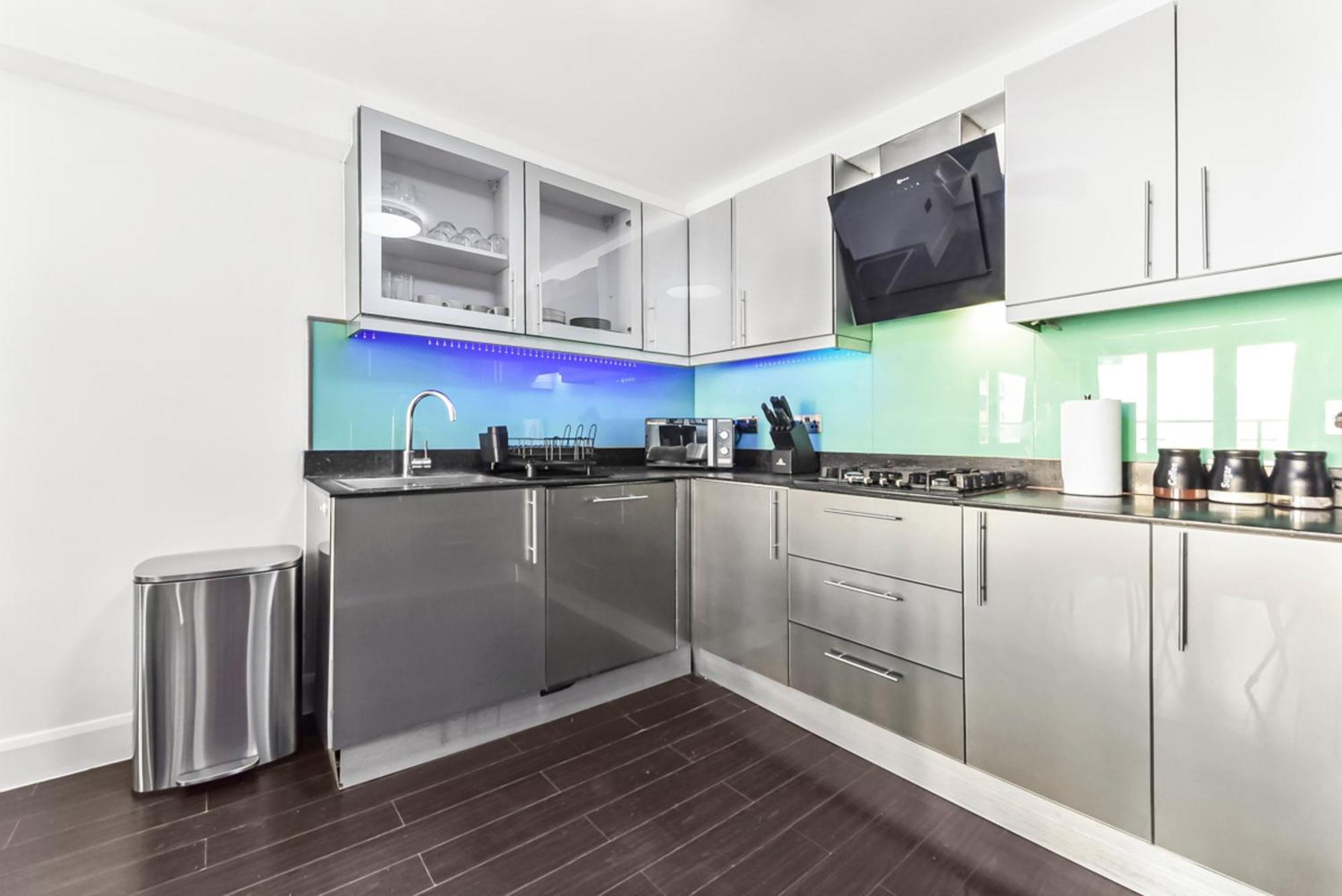 Stylish 2b 2b Heart Of Canary Wharf London