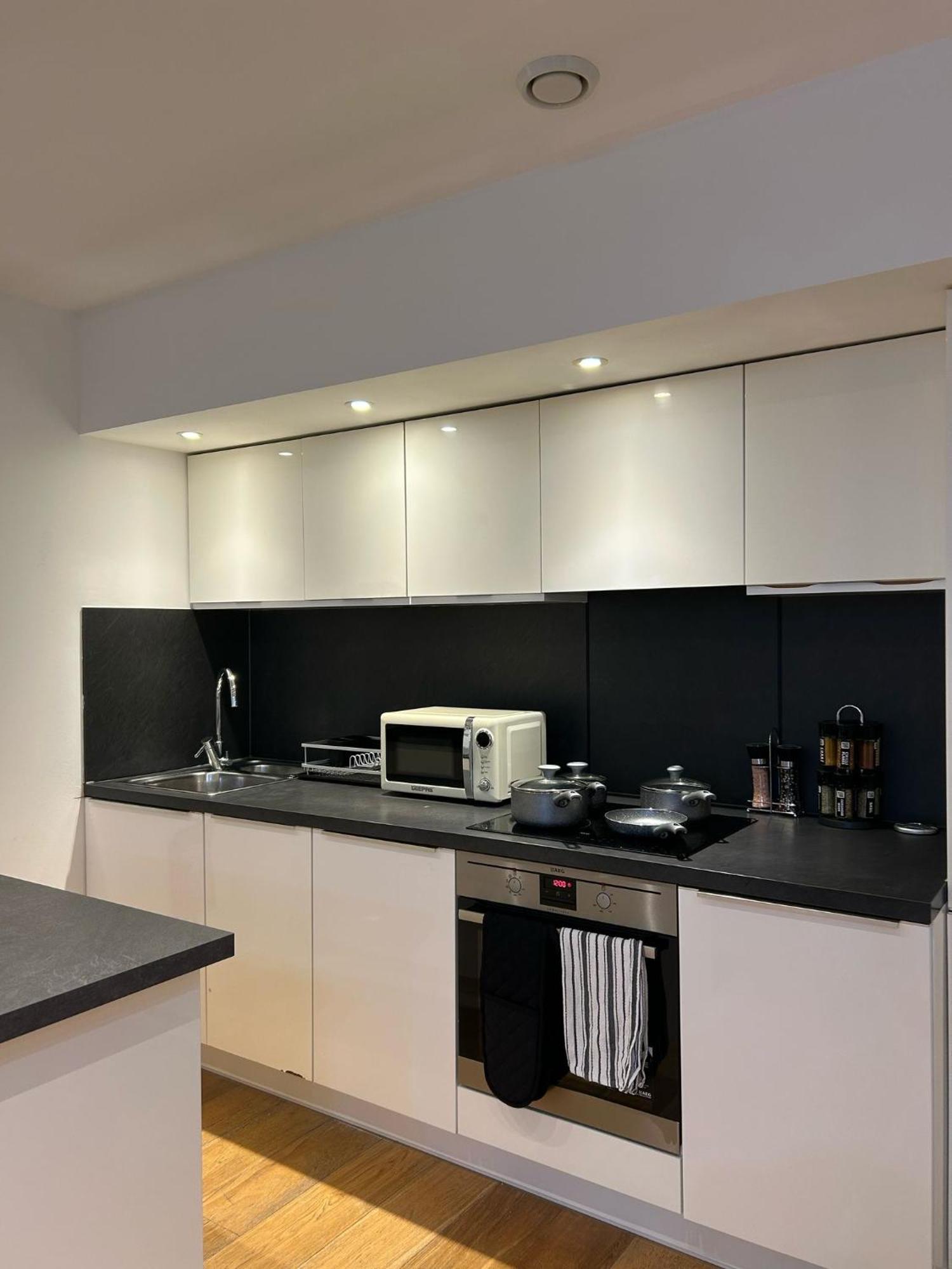 Modern 2-bedroom Flat Near Wembley - 9 Minutes From Park Royal Station Leilighet London