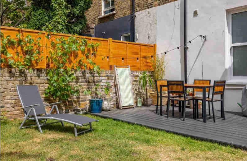 Quiet Stunning 2-bedroom Flat With Private Garden Holiday home London