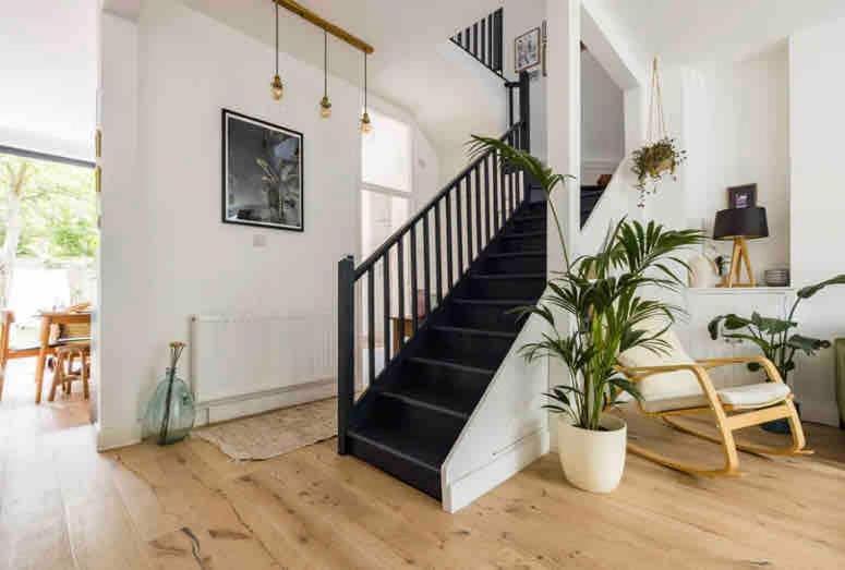 Holiday home Quiet Stunning 2-bedroom Flat With Private Garden