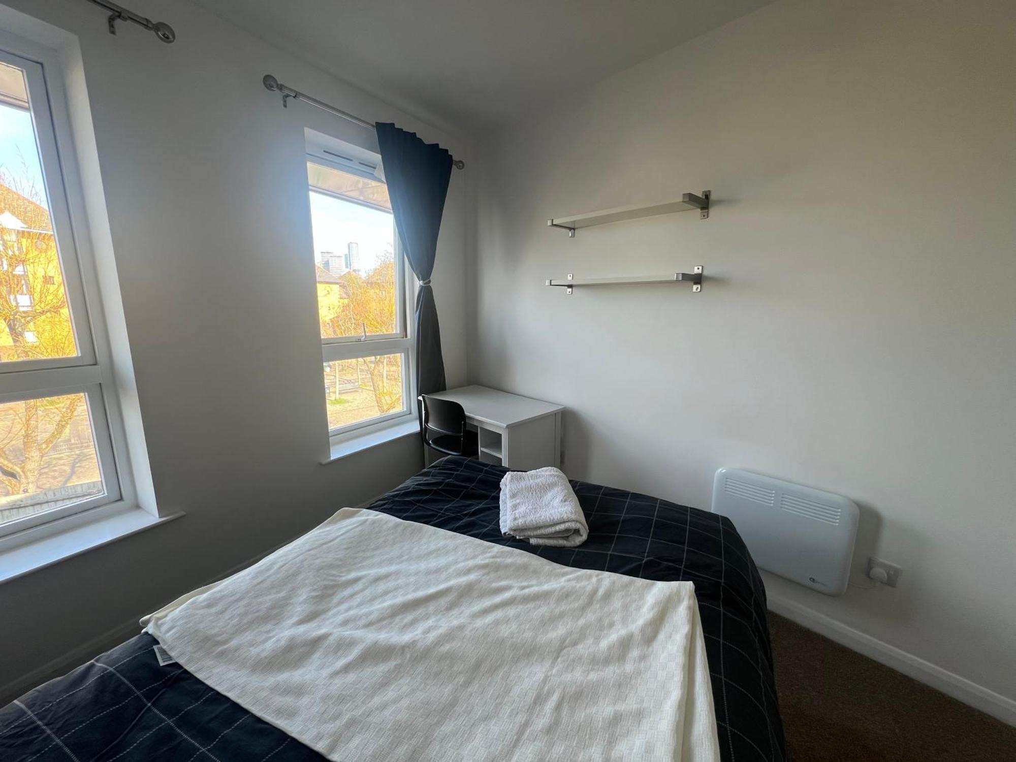 Cosy Double In Canada Water Homestay London