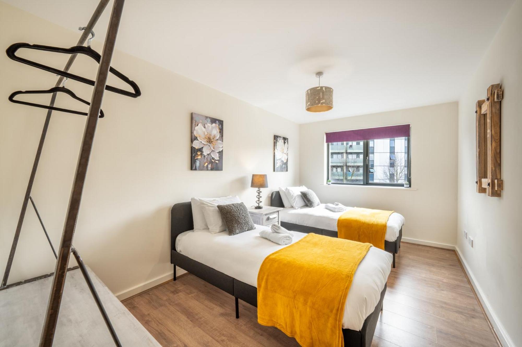 Apartment Stunning 2 Bed Flat With Balcony