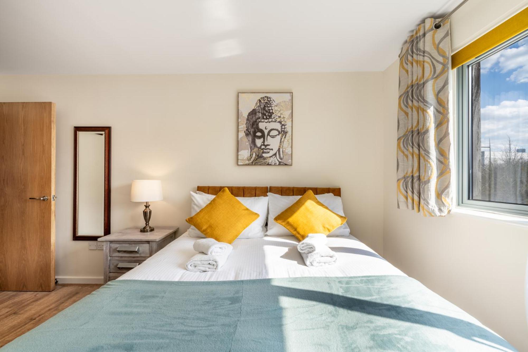 Stunning 2 Bed Flat With Balcony Apartment London