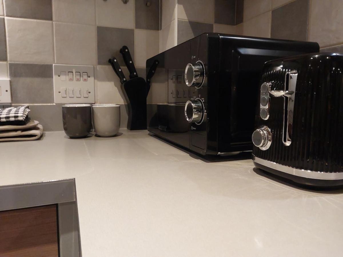 Stunning 2 Bed Flat With Balcony London