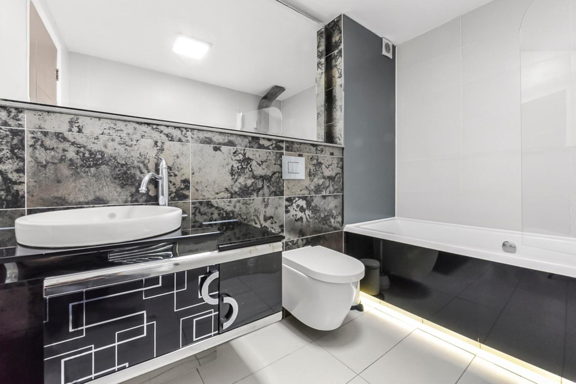 Stylish 2b 2b Heart Of Canary Wharf Apartment