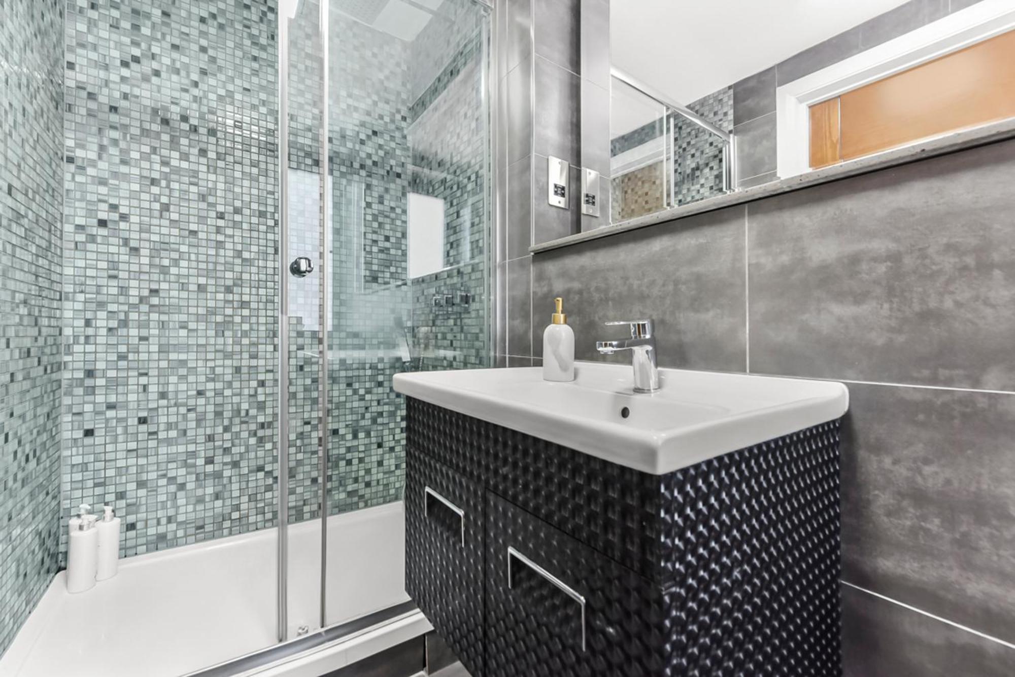 Stylish 2b 2b Heart Of Canary Wharf London