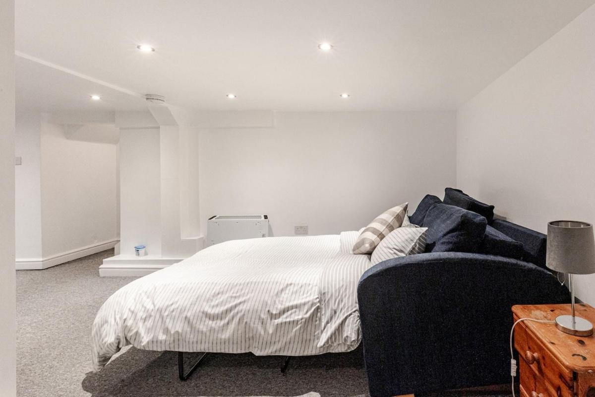 Appartement Spacious 2 Bed 2 Bath With Free Parking For 2 Cars And Underground Station Zone 2 For Quick Access To Up To 10 Guests *