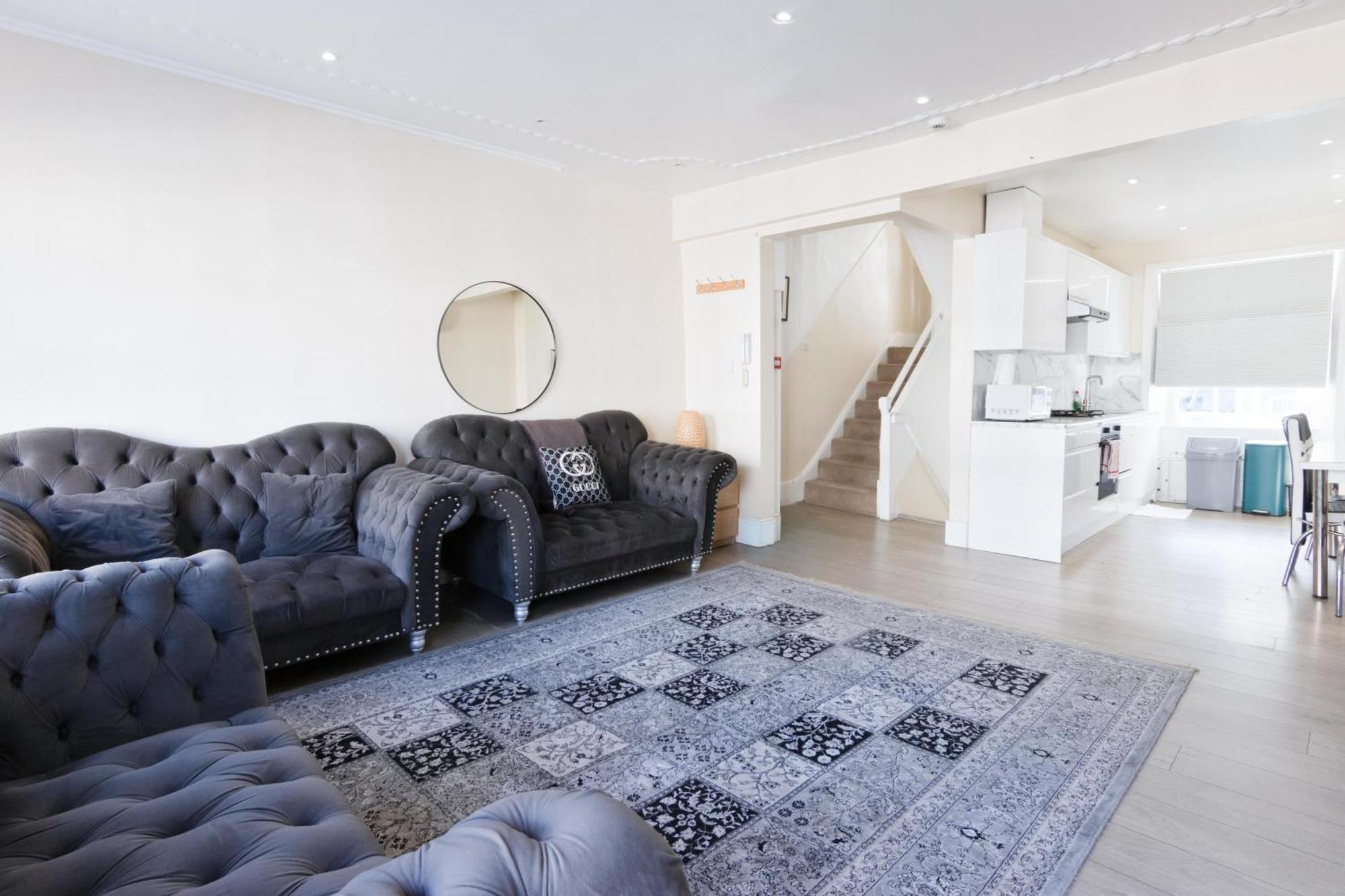 Gucci Flat In Knightsbridge * London