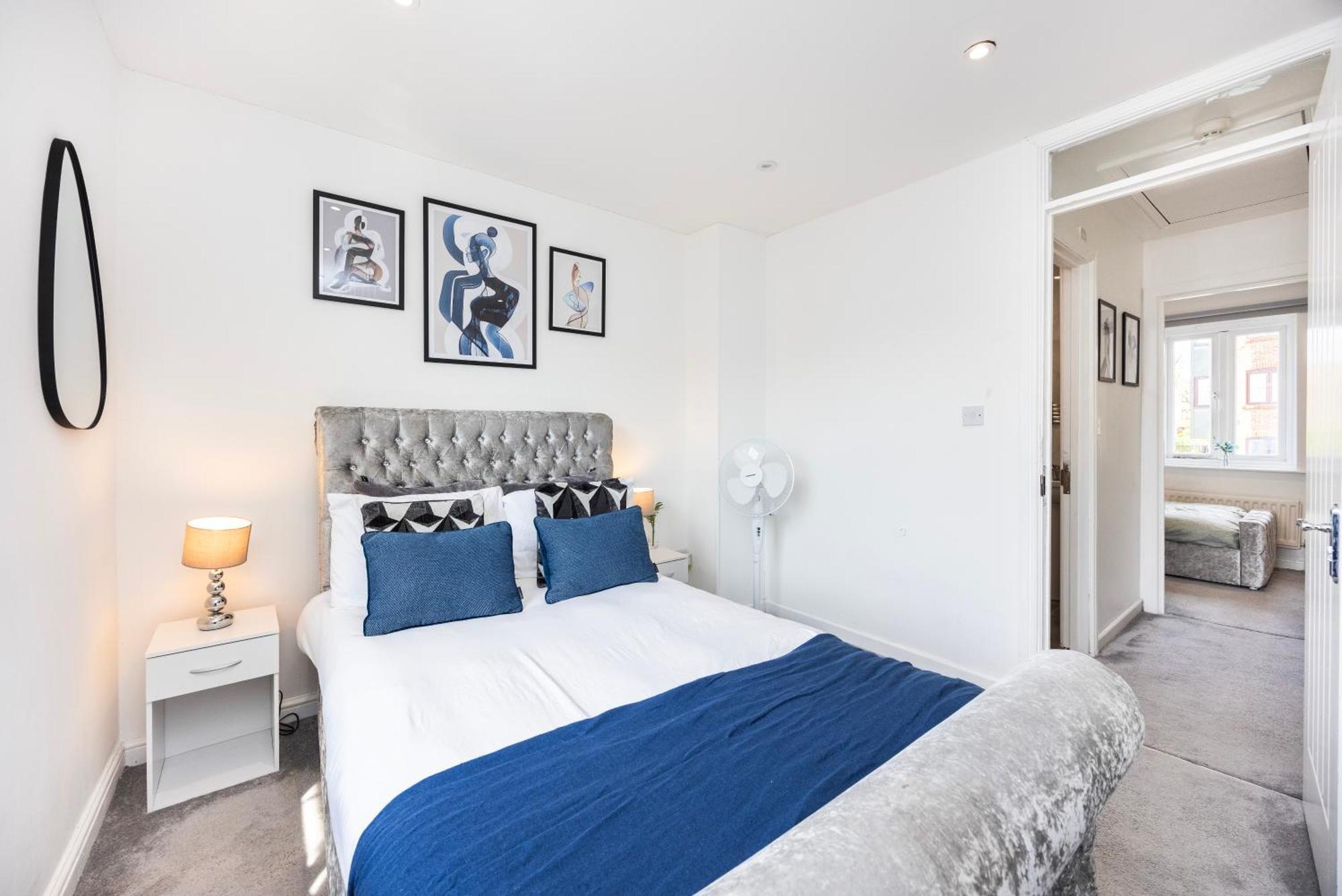 Stylish 2 Bedroom House With Garden Free Parking Smart Tv Near Canary Wharf London