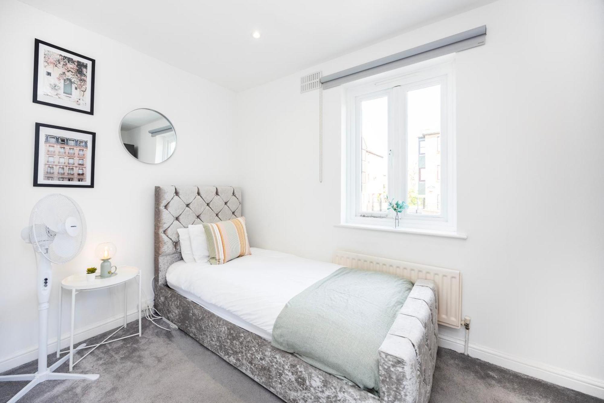 Stylish 2 Bedroom House With Garden Free Parking Smart Tv Near Canary Wharf