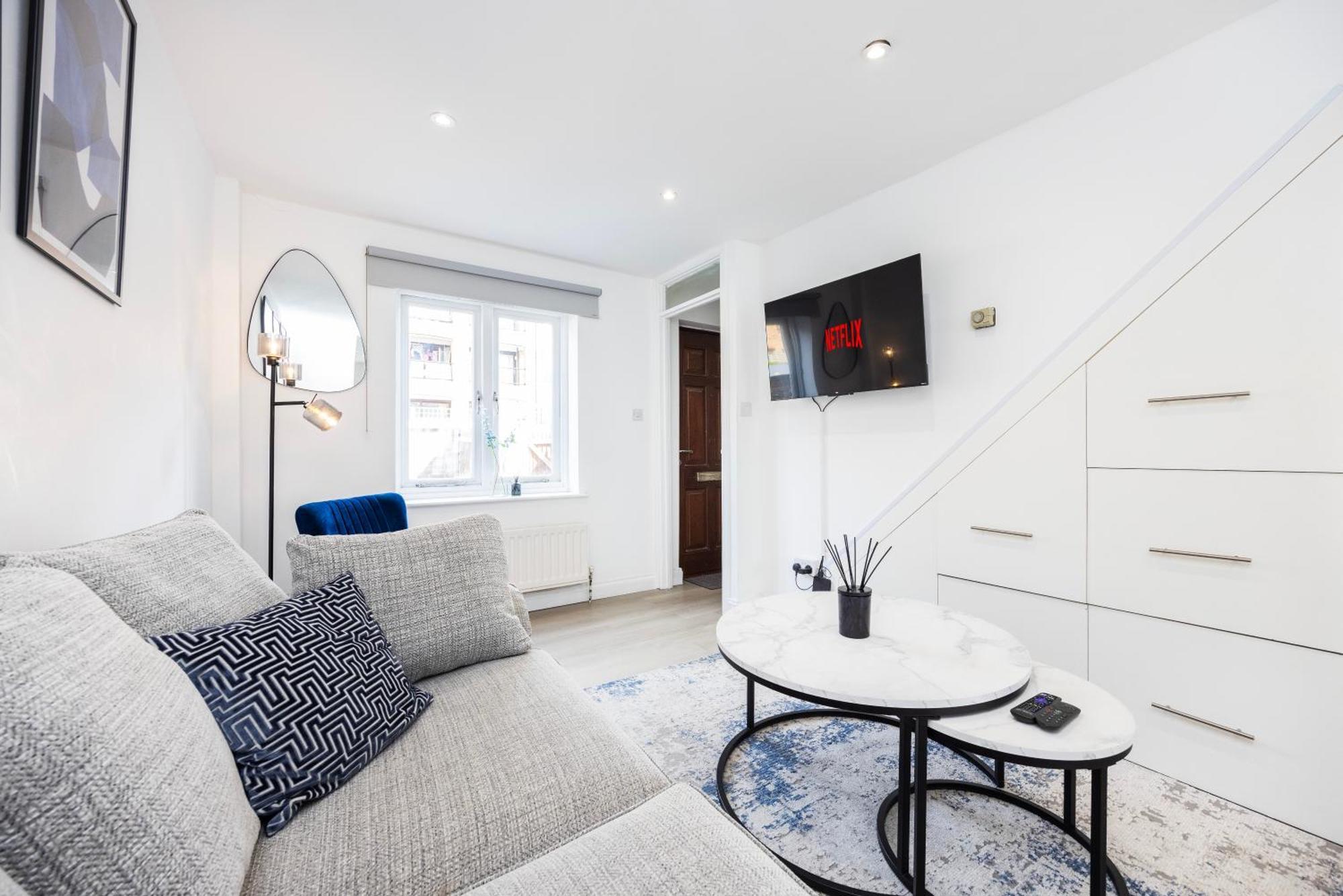 Stylish 2 Bedroom House With Garden Free Parking Smart Tv Near Canary Wharf