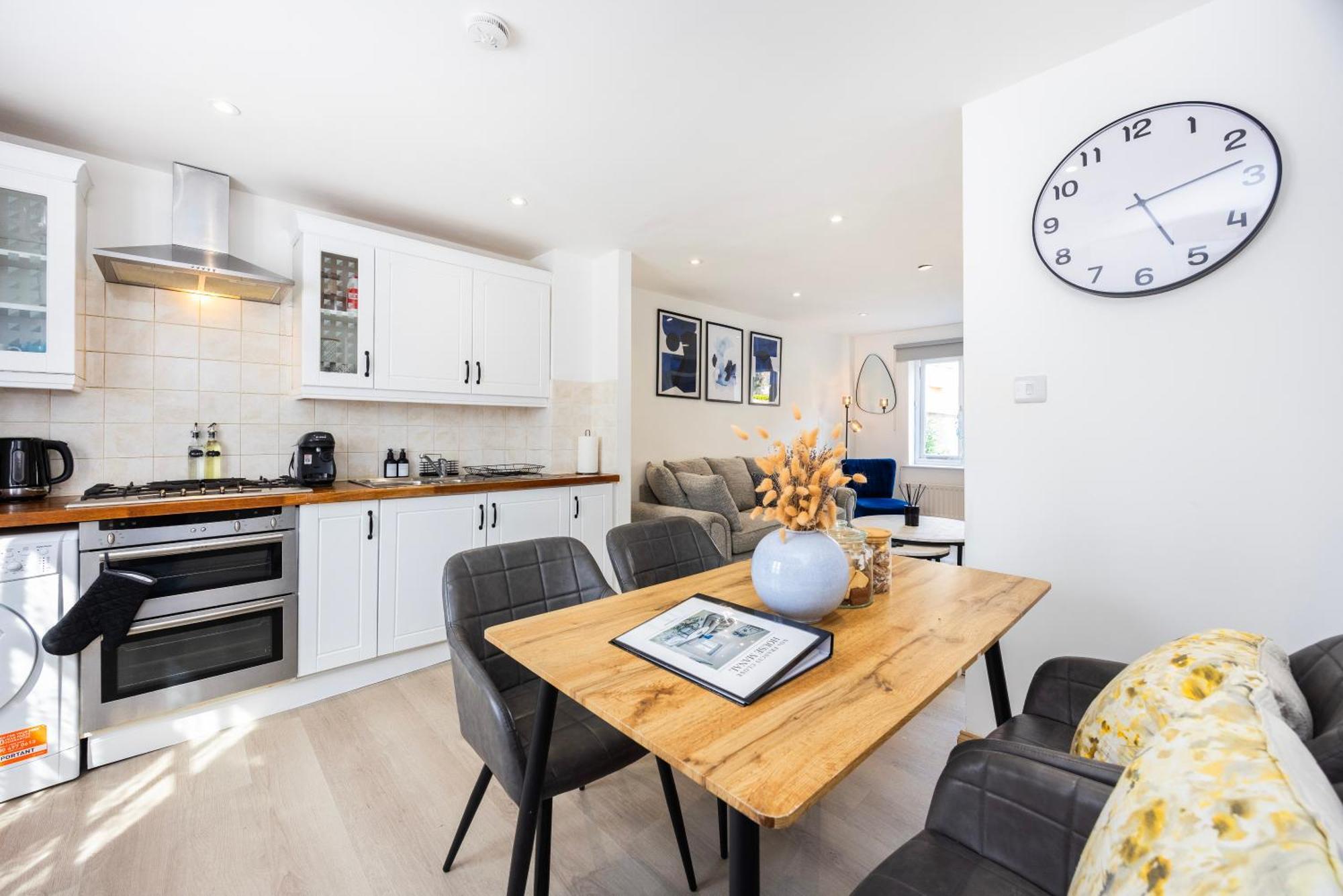 Stylish 2 Bedroom House With Garden Free Parking Smart Tv Near Canary Wharf *