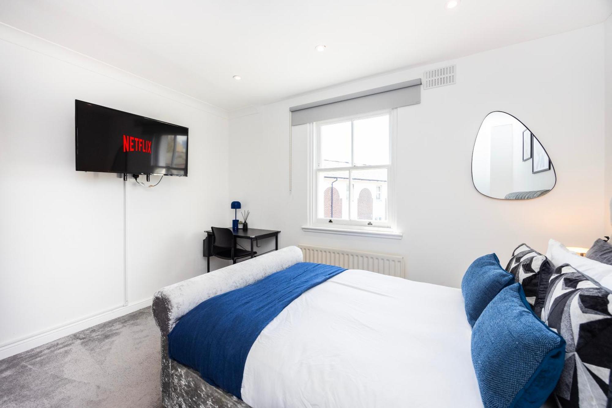 Stylish 2 Bedroom House With Garden Free Parking Smart Tv Near Canary Wharf London