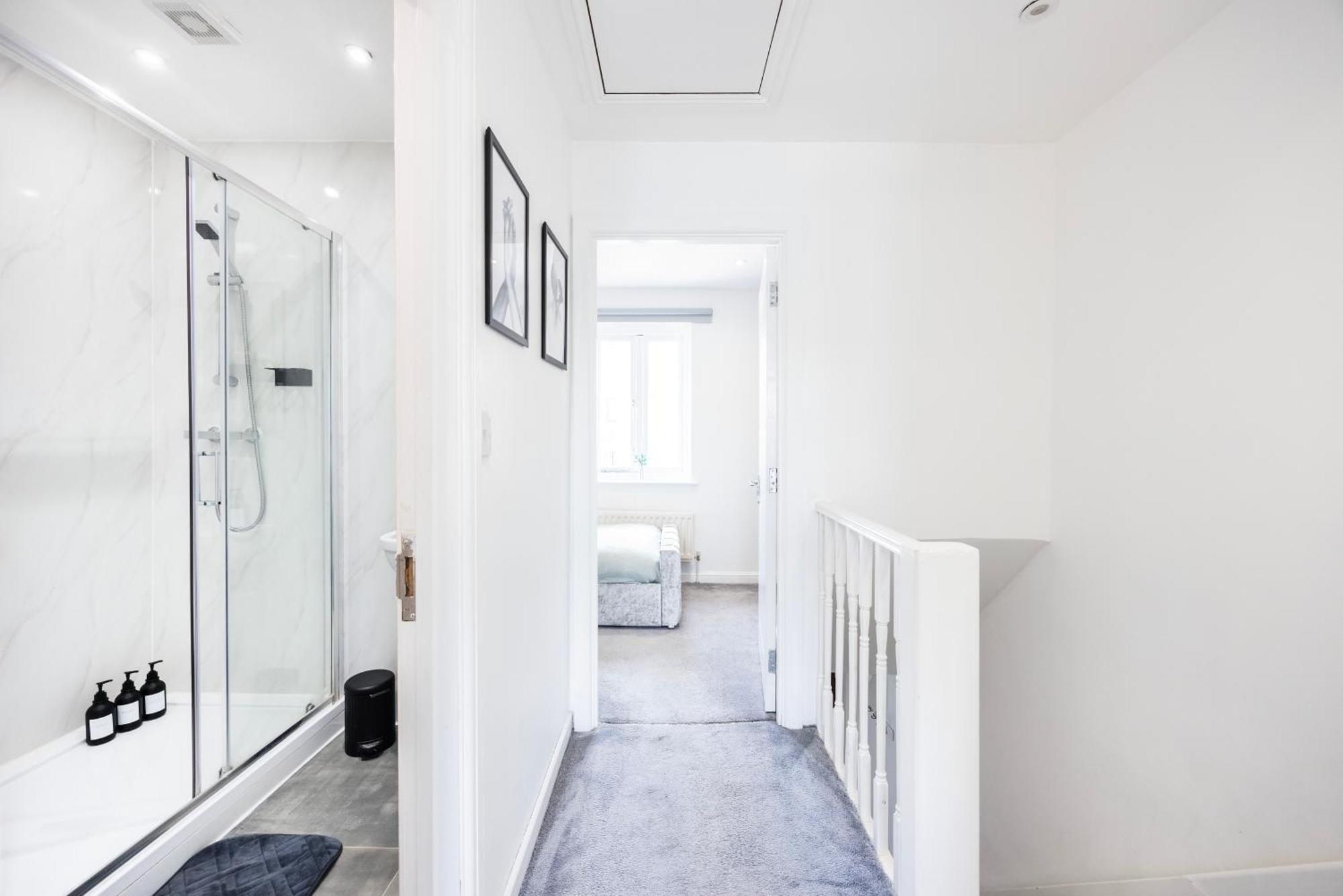 Holiday home Stylish 2 Bedroom House With Garden Free Parking Smart Tv Near Canary Wharf