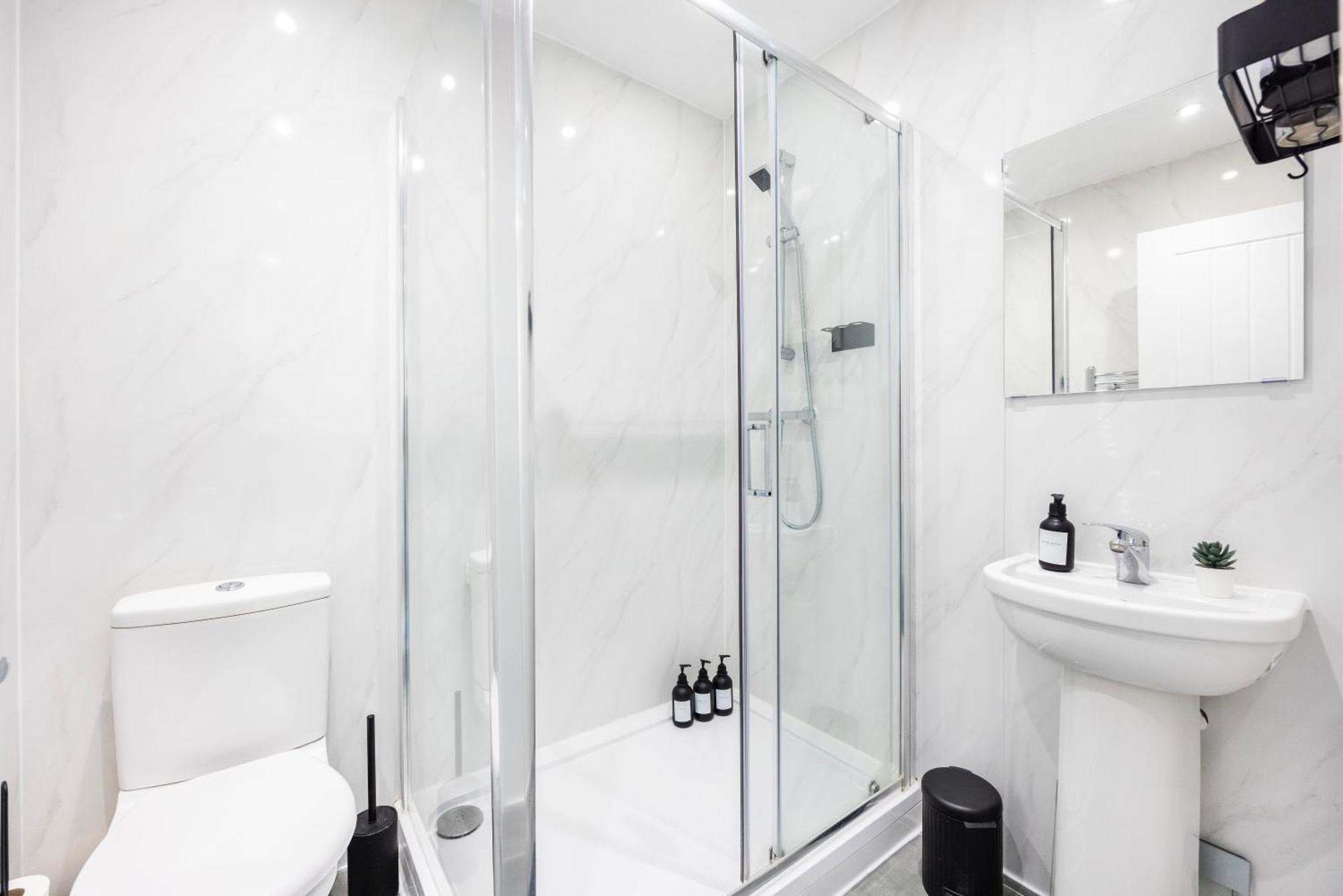 Stylish 2 Bedroom House With Garden Free Parking Smart Tv Near Canary Wharf *