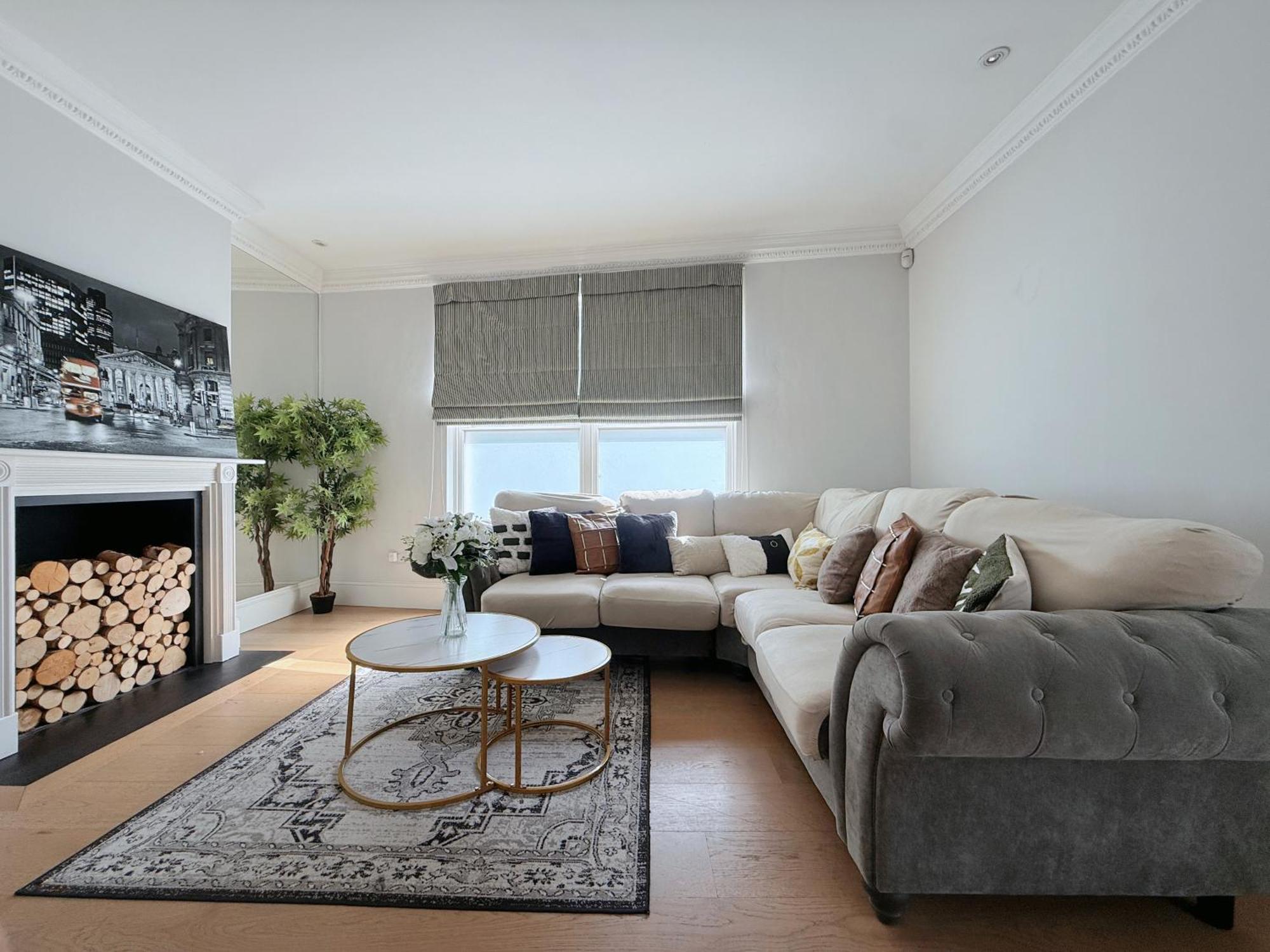 Spacious And Cosy 3brs 5f House In Heart Of London