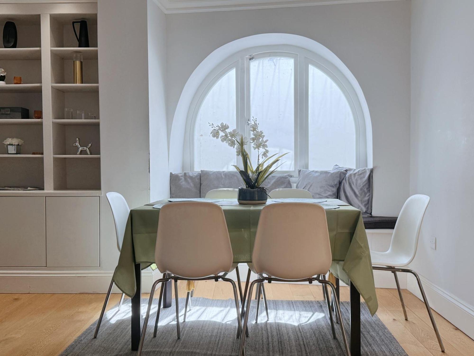 Villa Spacious And Cosy 3brs 5f House In Heart Of