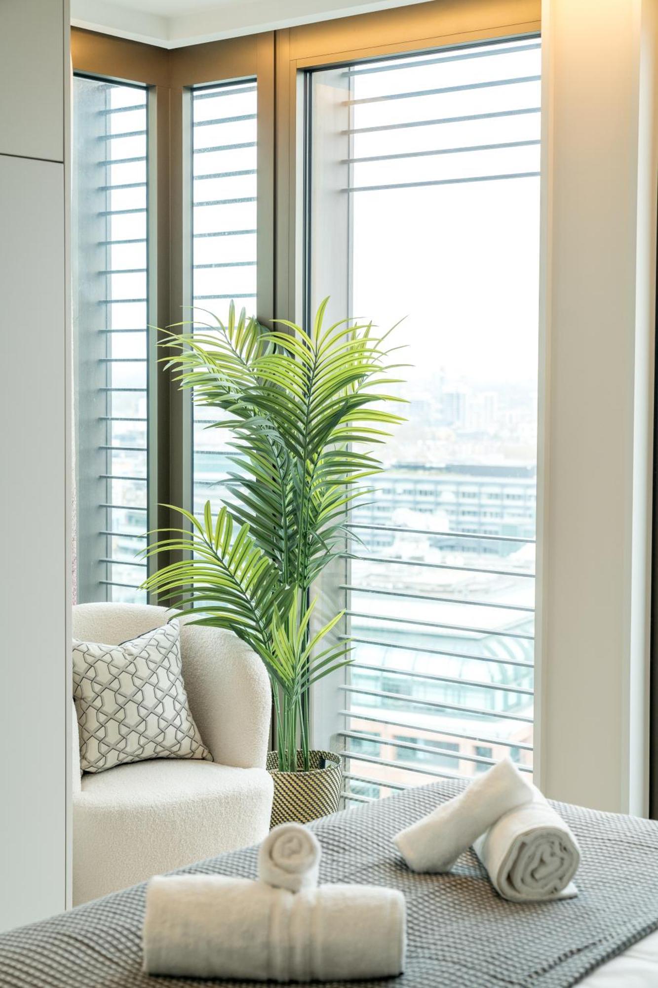 View Penthouse Of Near Liverpool St Apartment