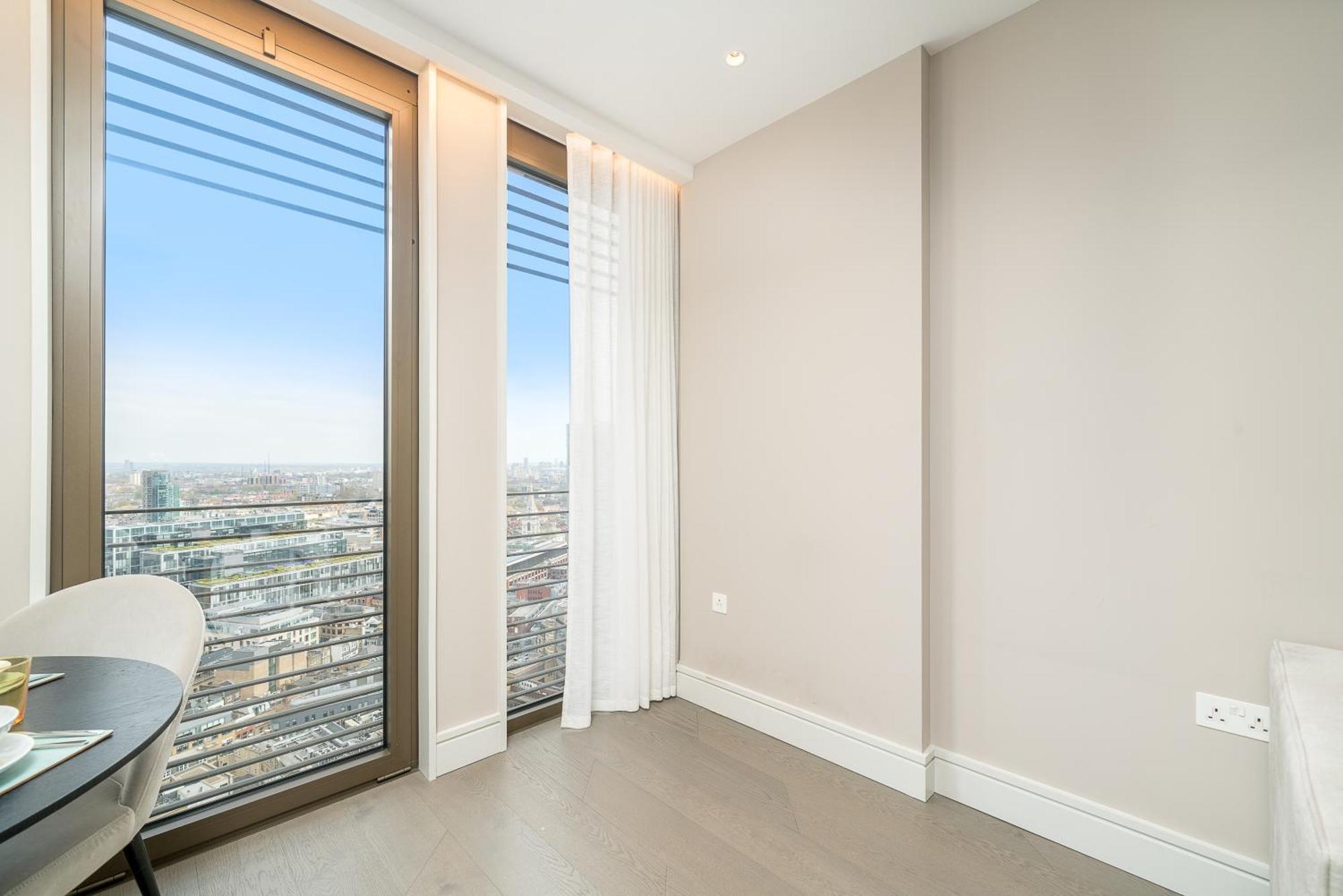 View Penthouse Of Near Liverpool St * London