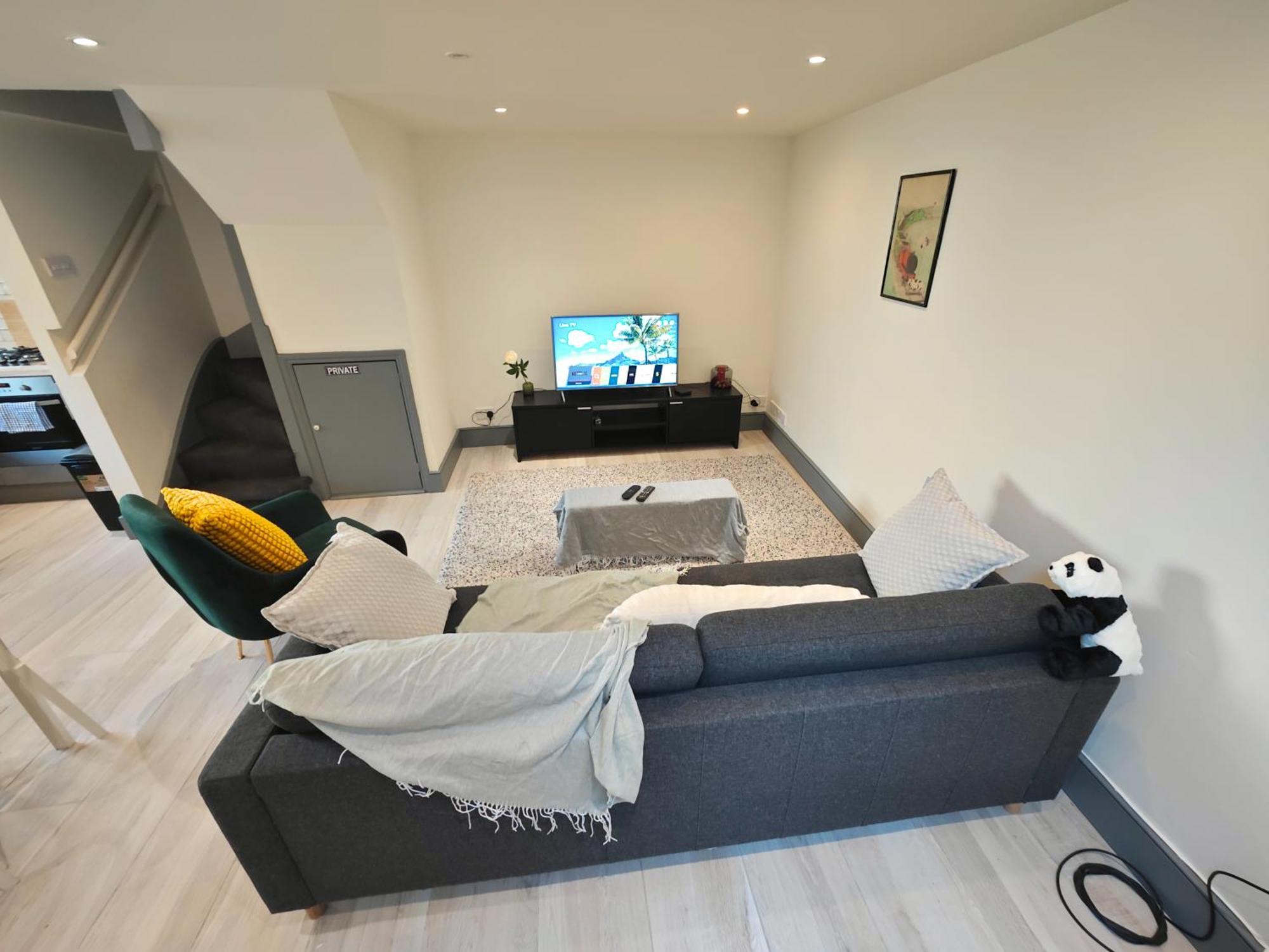 Bright 2 Bedroom Flat With Patio 10 Min To Camden Market Apartment