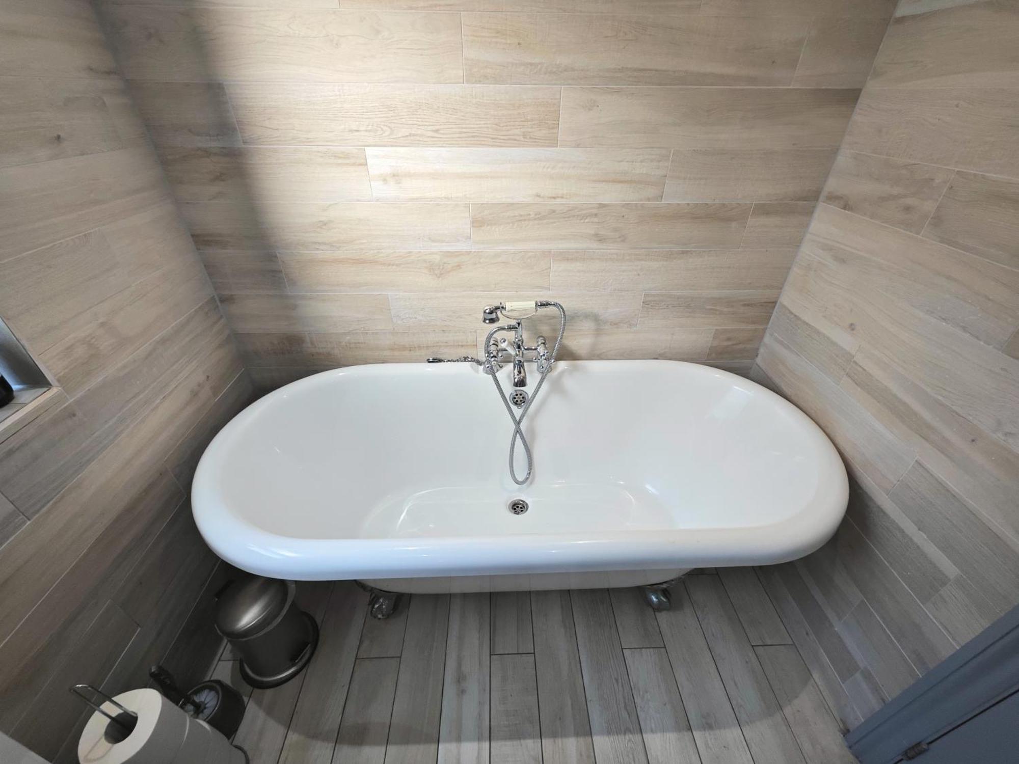 Appartement Bright 2 Bedroom Flat With Patio 10 Min To Camden Market Londen
