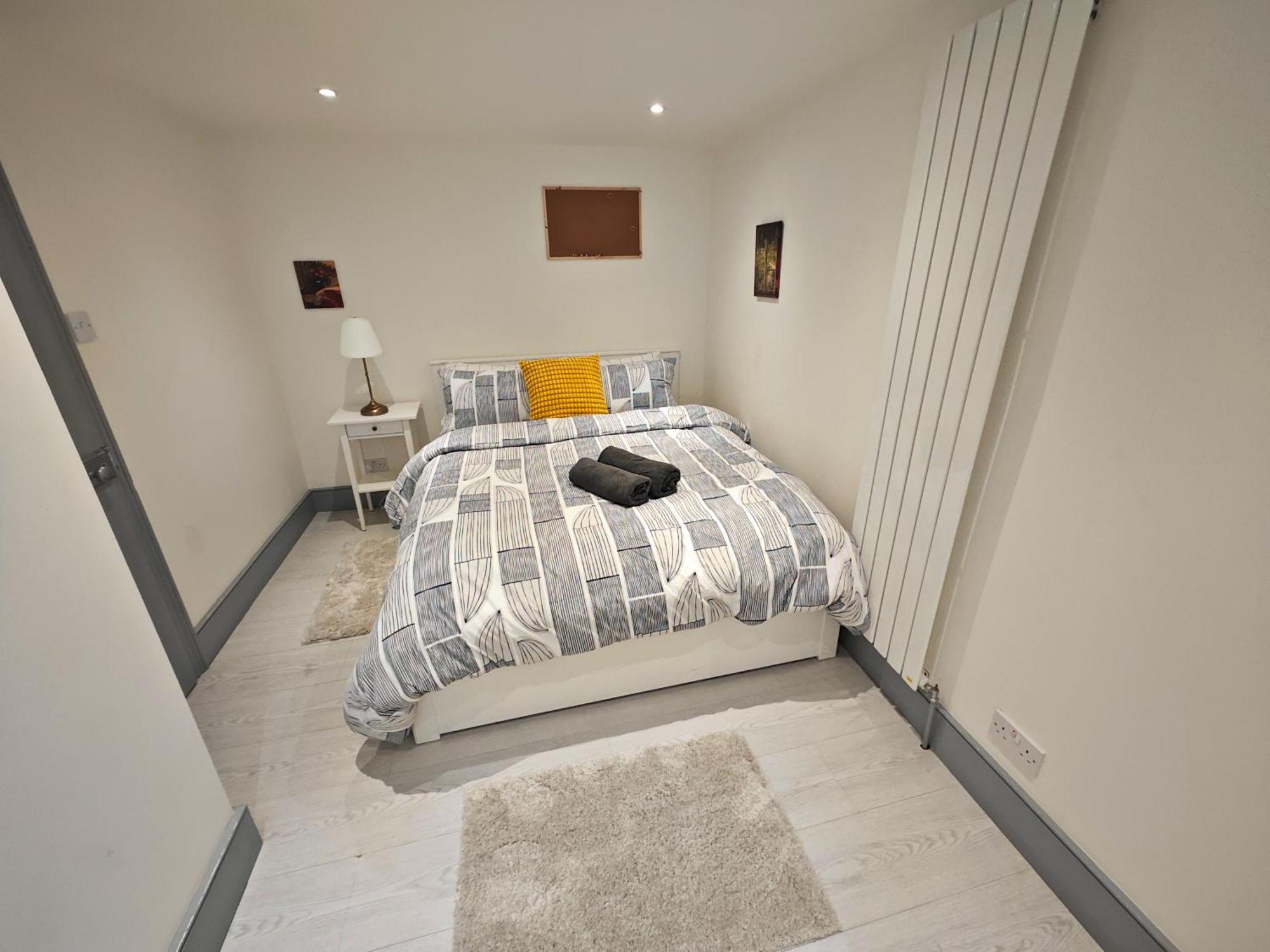 Bright 2 Bedroom Flat With Patio 10 Min To Camden Market London