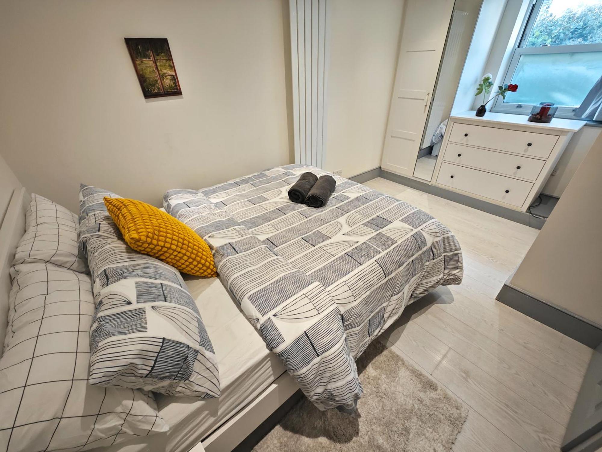 Bright 2 Bedroom Flat With Patio 10 Min To Camden Market *