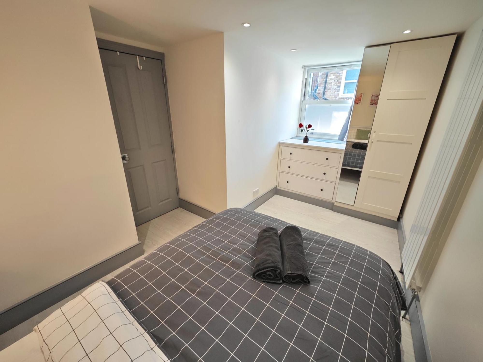 Bright 2 Bedroom Flat With Patio 10 Min To Camden Market London