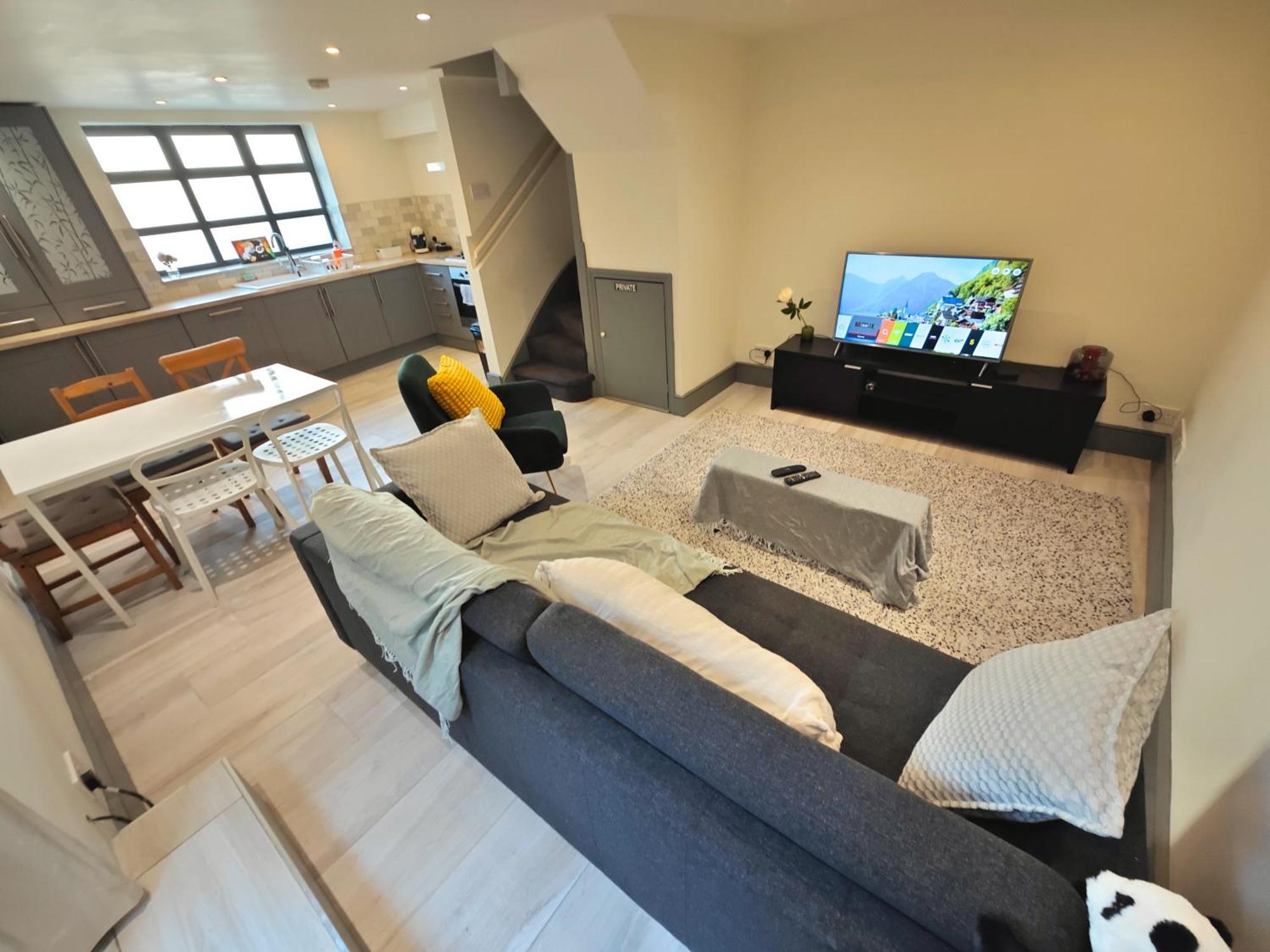 Bright 2 Bedroom Flat With Patio 10 Min To Camden Market London