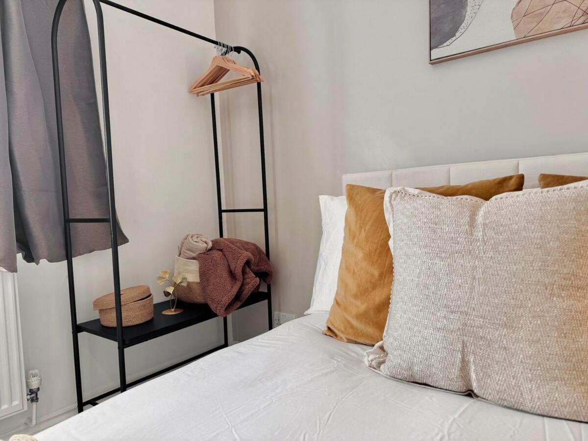 Homely 30min To Apartment *