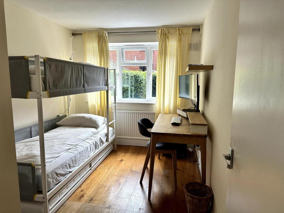 Quiet Two-bedroom Flat In Chiswick Londres