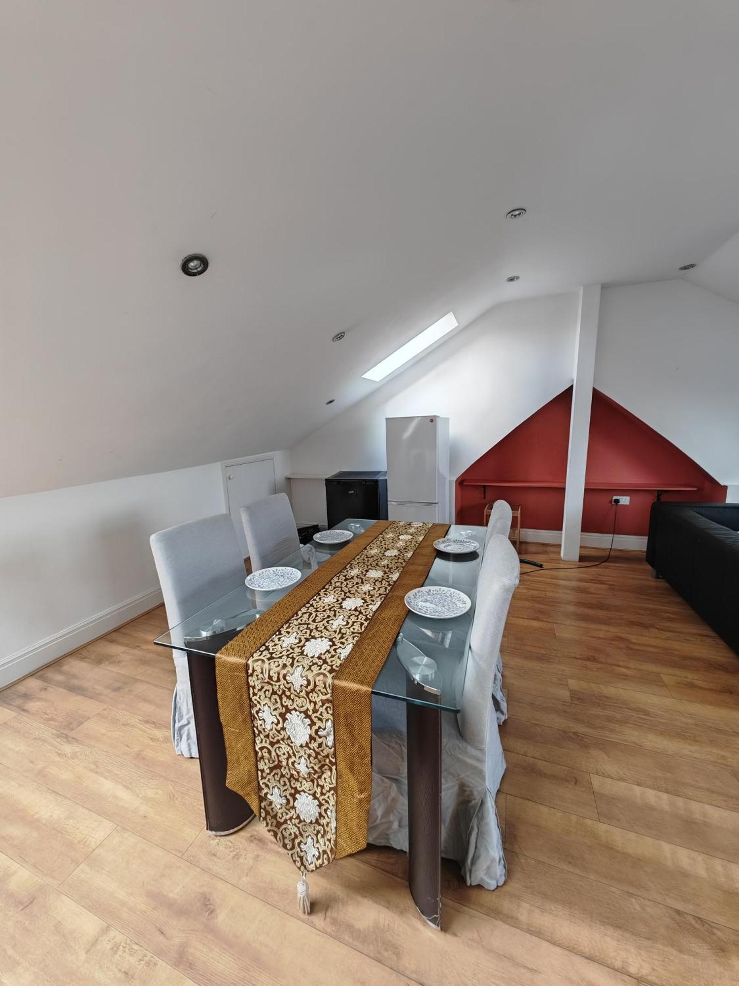 Lovely Double Bed Homestay London